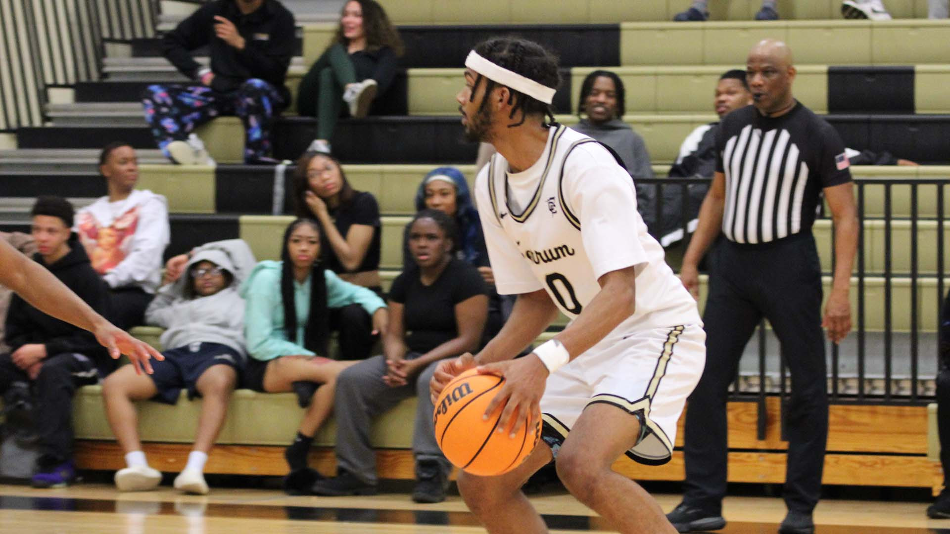 Rodrigo Farias gets ready to to take a shot at home on January 7, 2026.