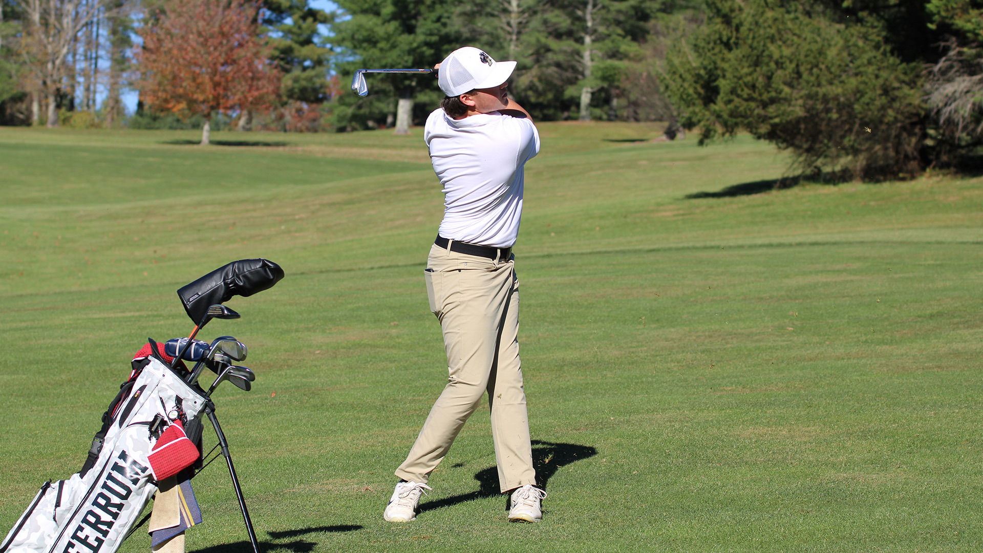 Ferrum senior Brandon Jones tees off in the fall of 2025. 