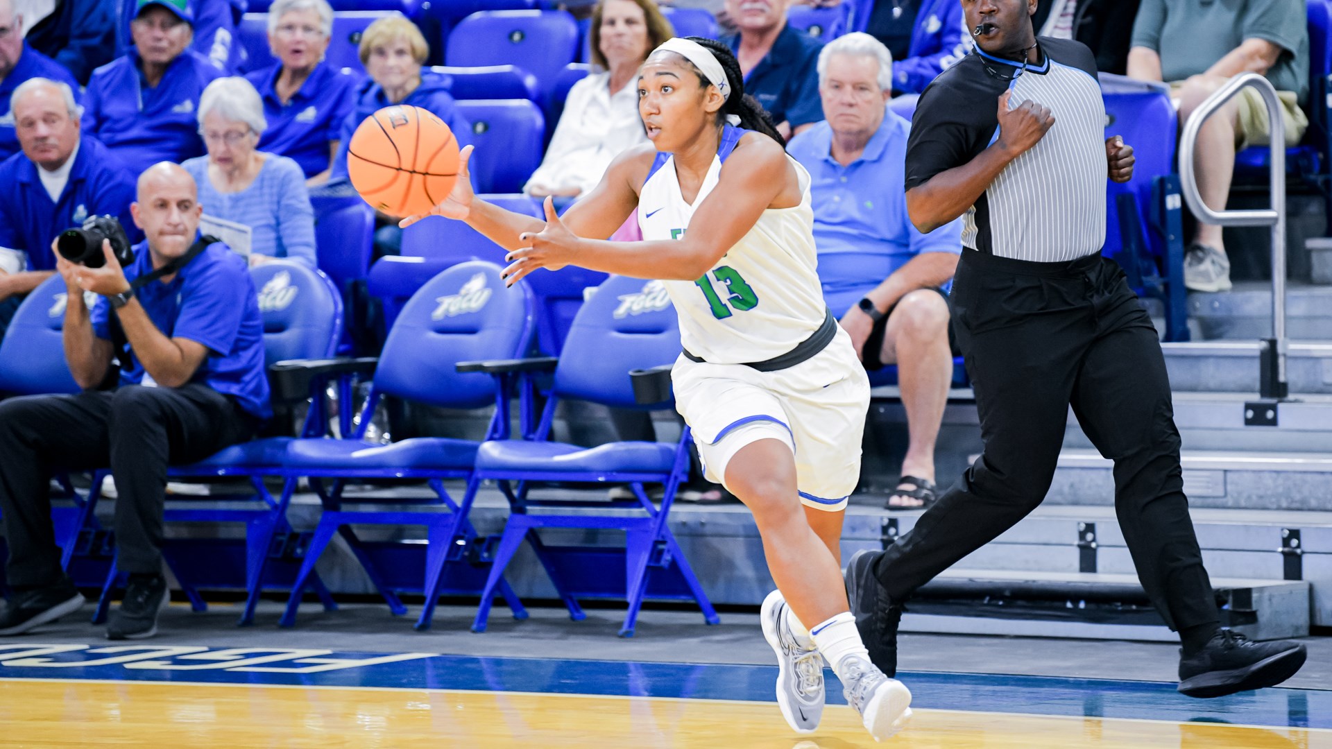 25 Women's Basketball Caps San Juan Shootout with Win over Saint Louis
