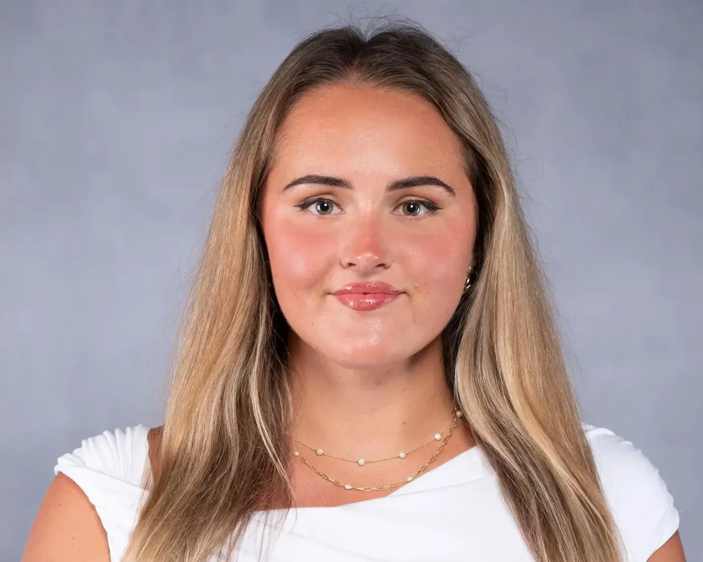 Sara Niepolova headshot