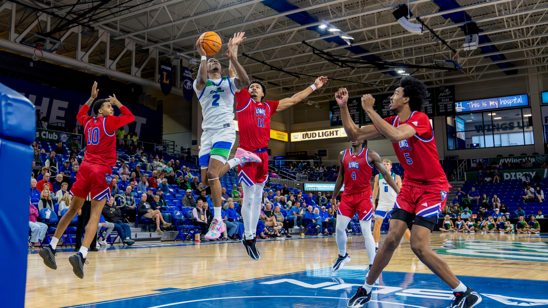 Darren Williams makes a layup against West Georgia
