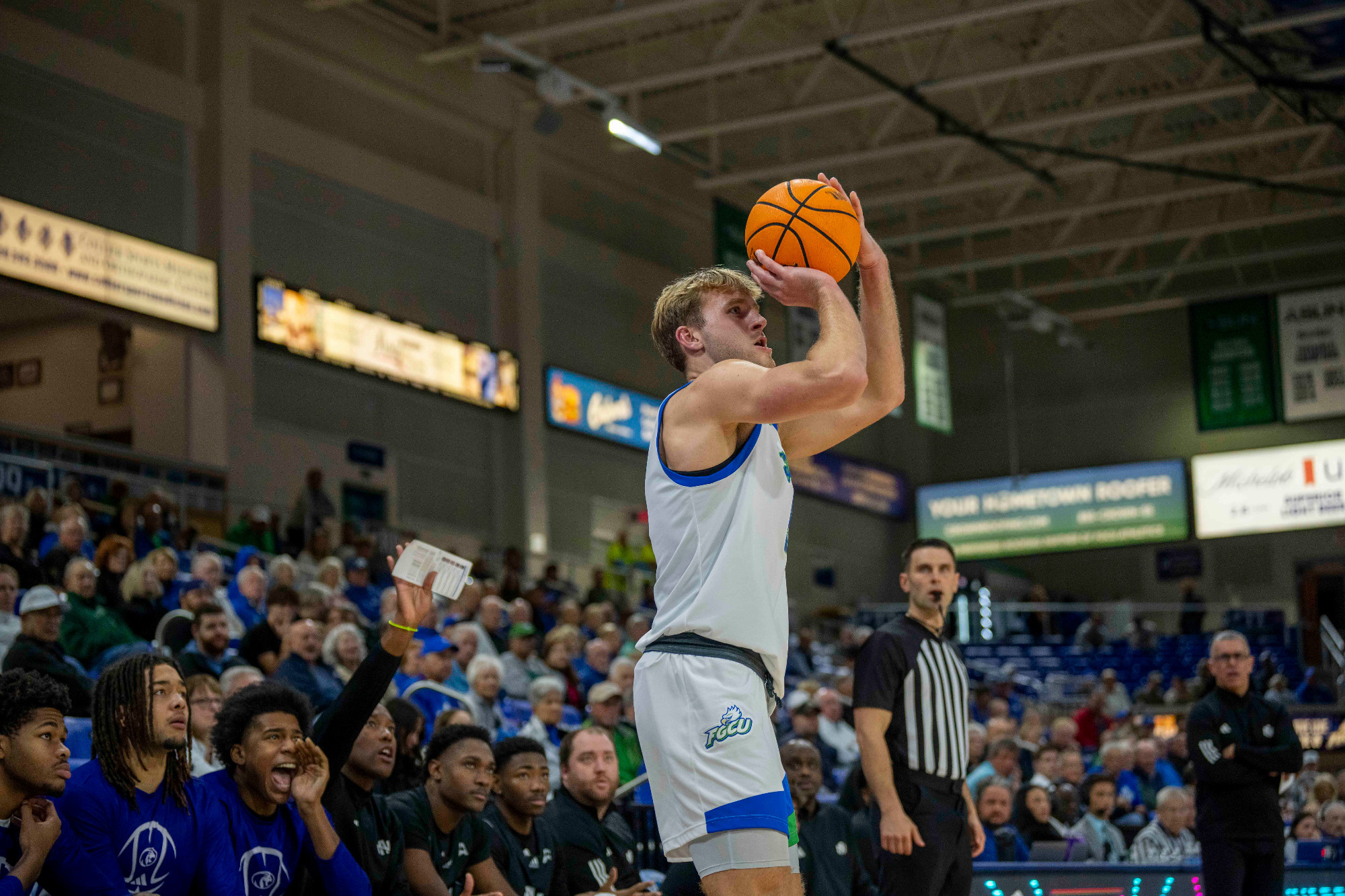 Rory Stewart makes a 3-pointer against North Alabama