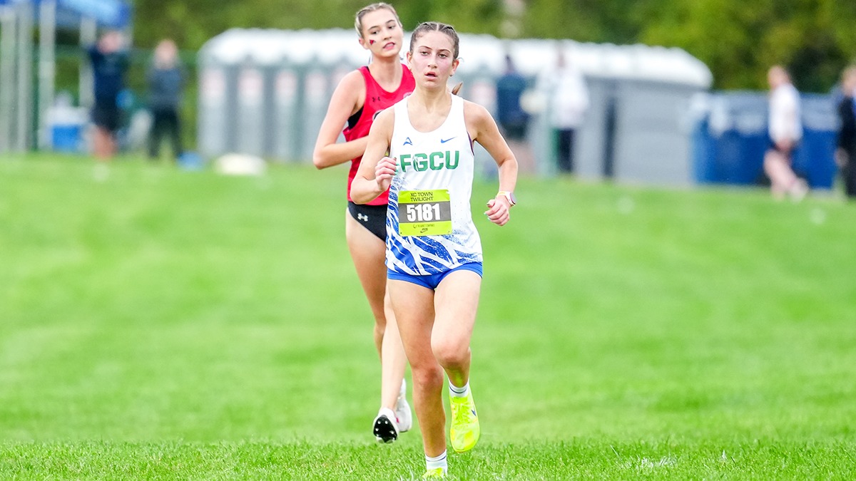Rhyen Foley wins her first race as a collegiate