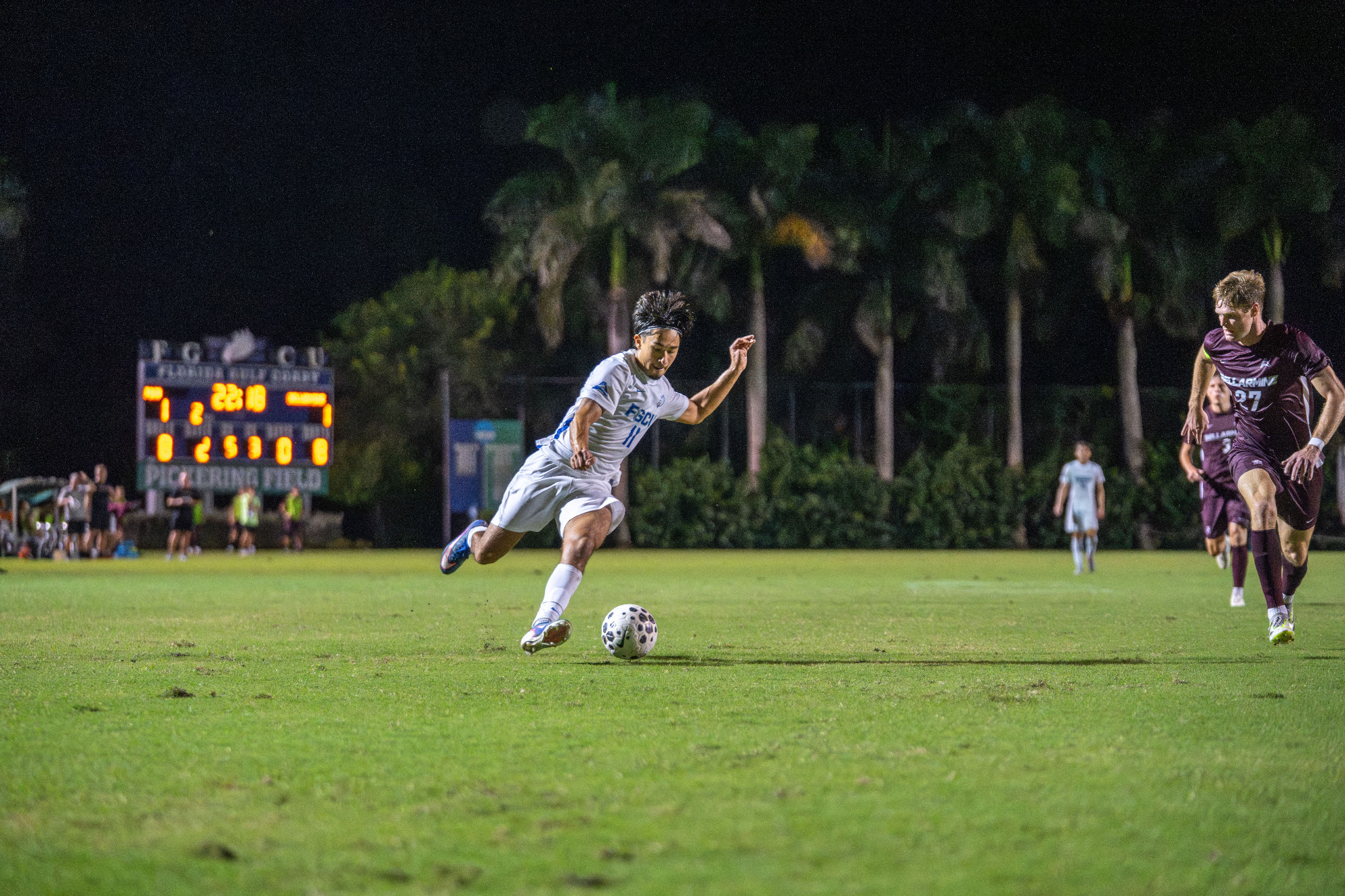 Aron Martinez crosses the ball against Bellarmine