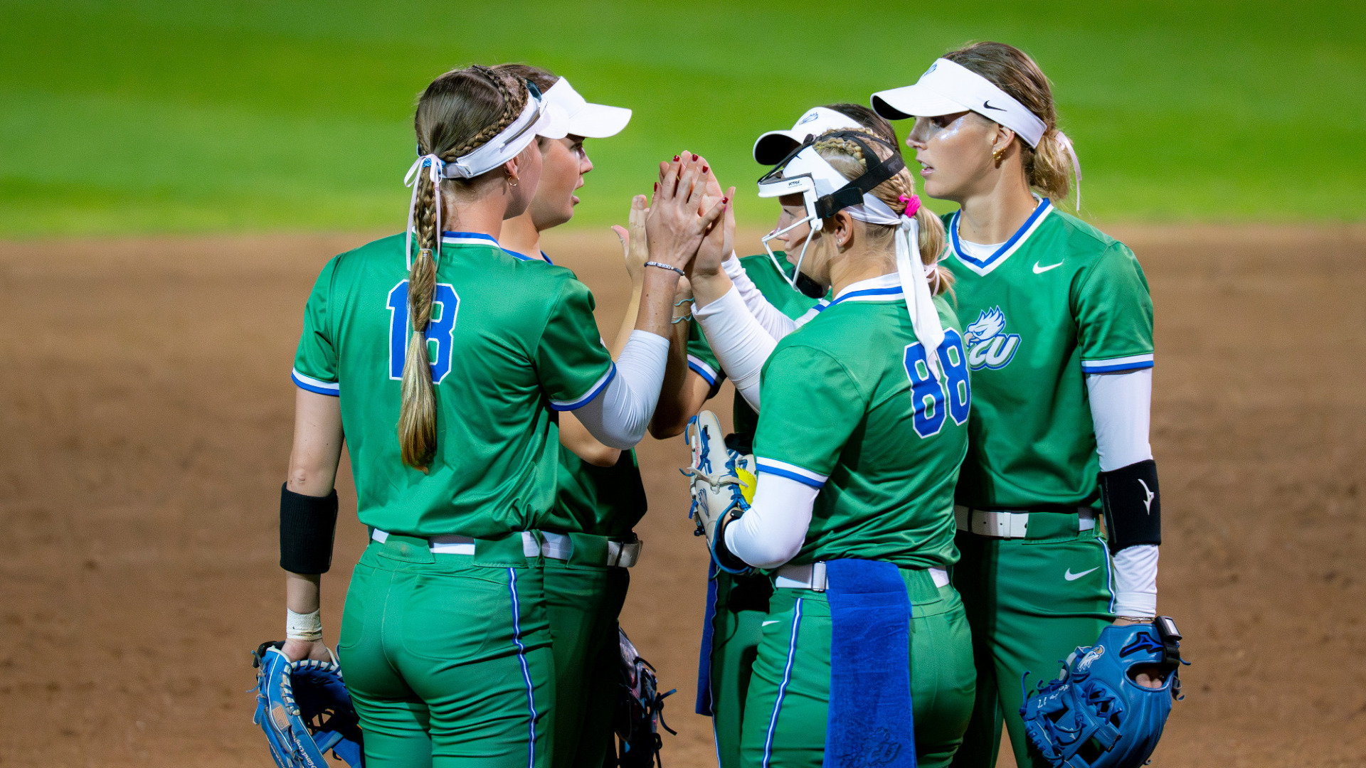 FGCU Softball huddles during its game against Louisiana Monroe