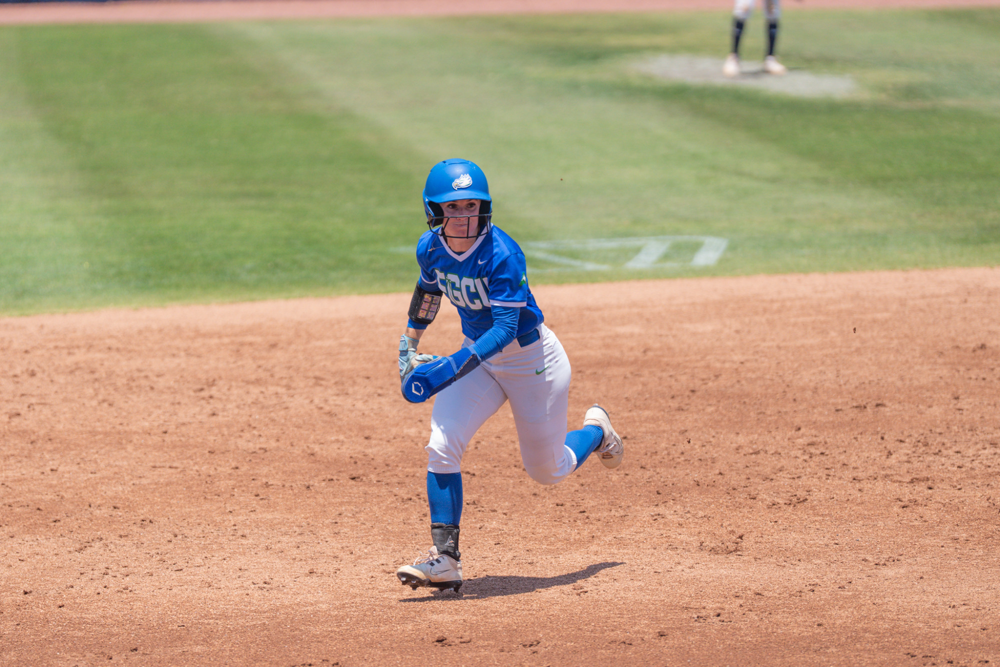 Black runs during senior weekend against Queens