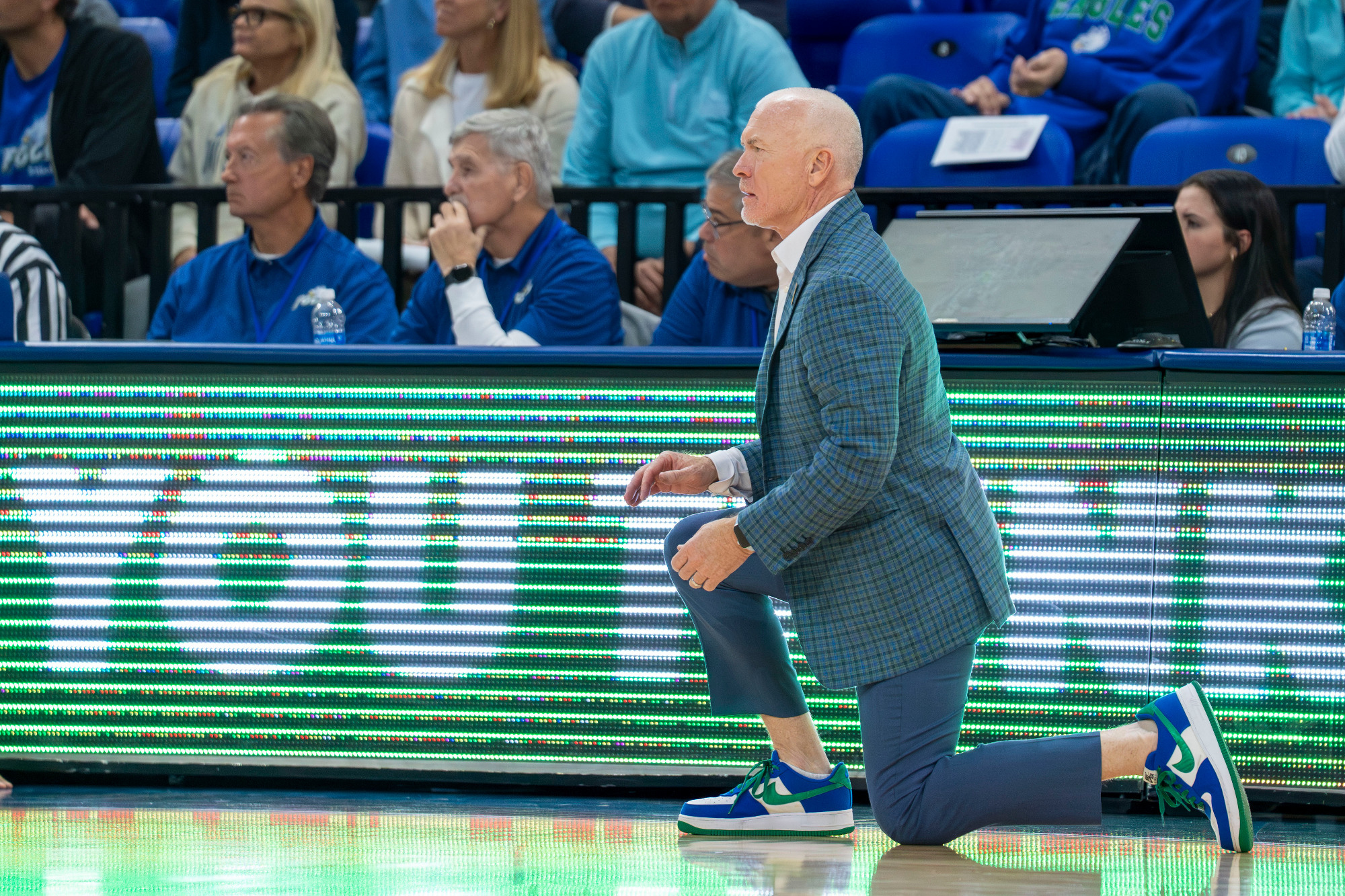 Pat Chambers coaches against North Alabama