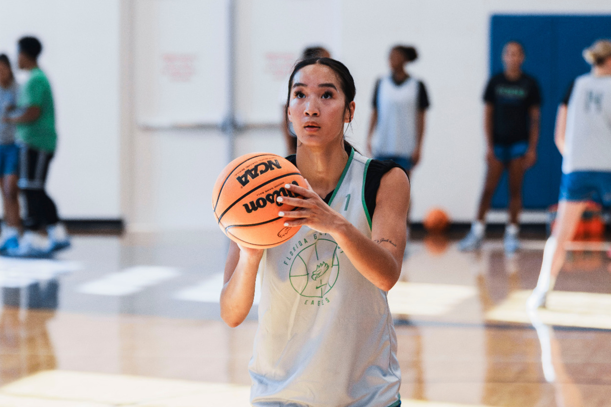 Ari Turla shoots a free throw during summer practice at FGCU