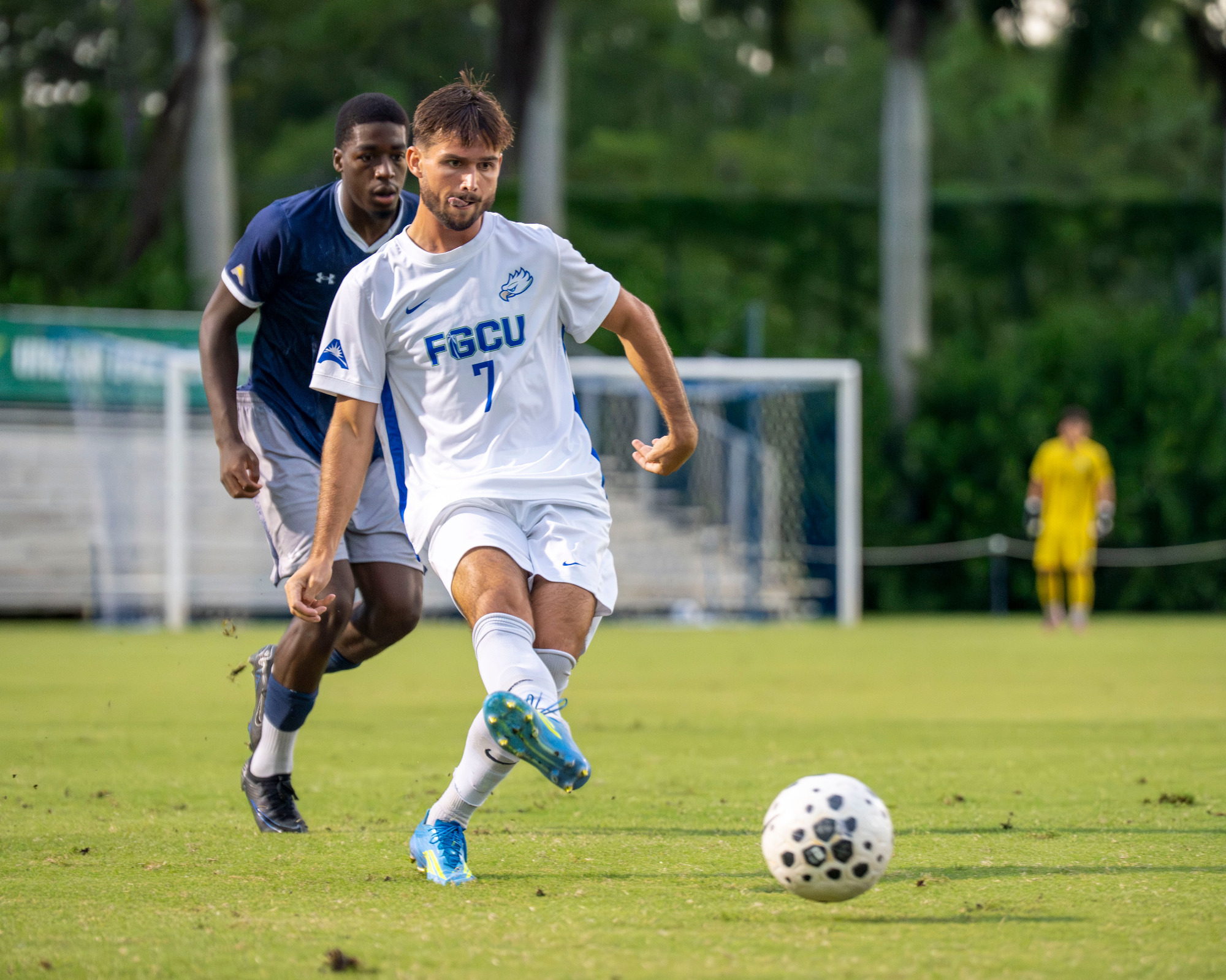 Brooks Beeman passes the ball against North Florida