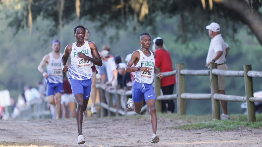 Siya Mokgothu and Victor Kemboi in action at the FSU Pre-Regional