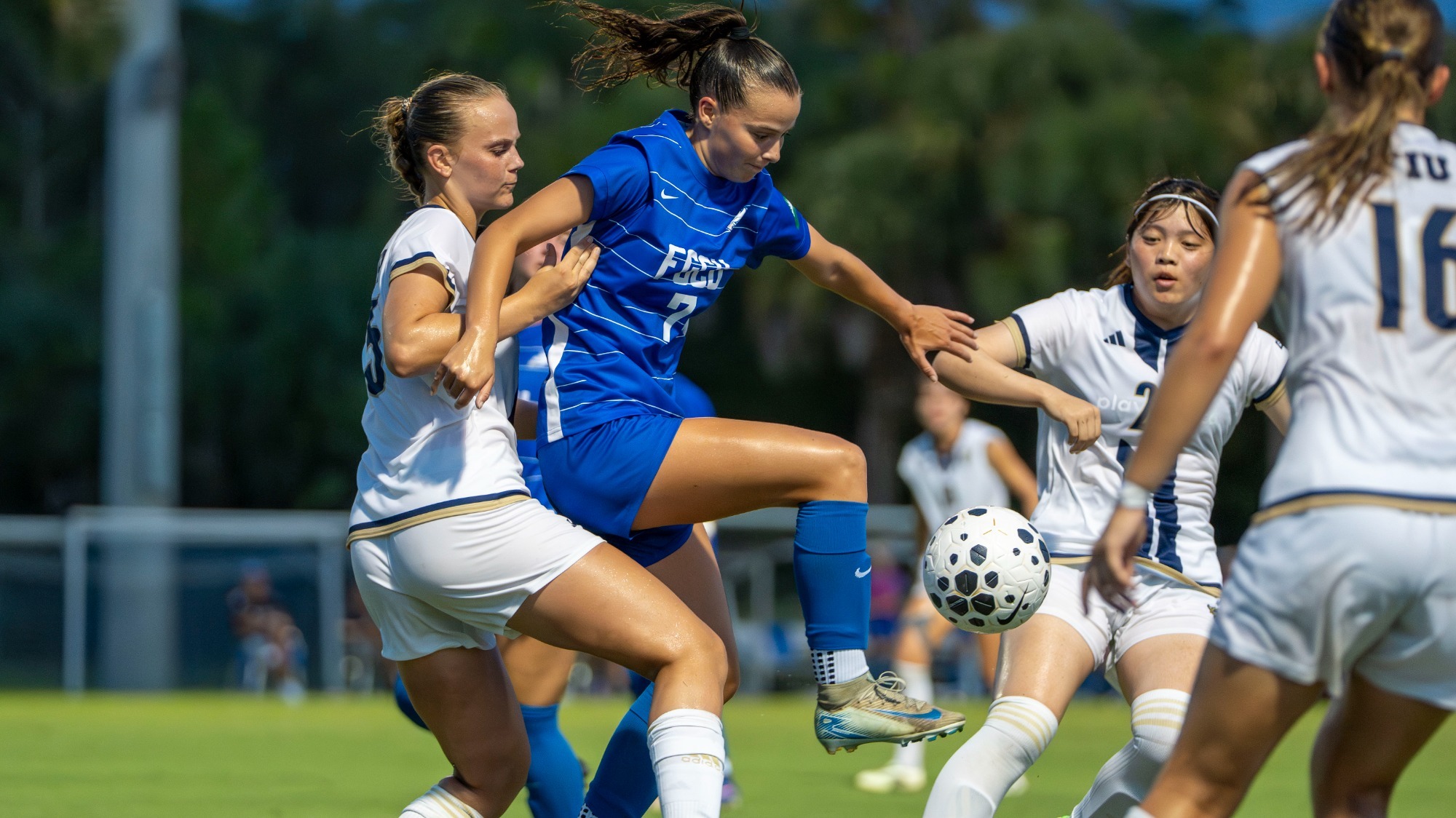 Brooke Viccars battles for a ball against FIU