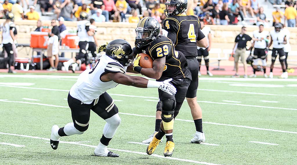 Malik Thomas Football FHSU Athletics