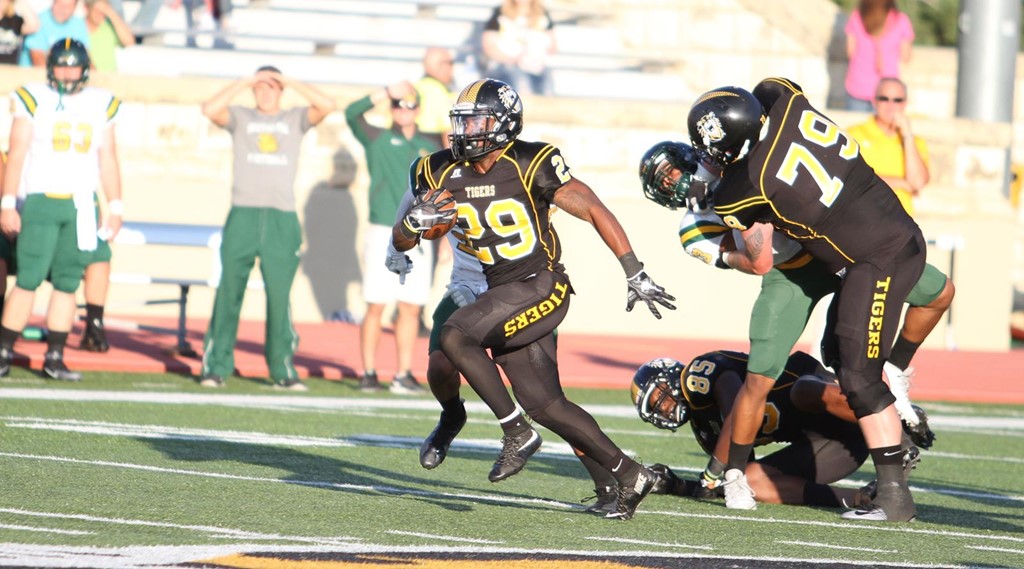 Malik Thomas Football FHSU Athletics