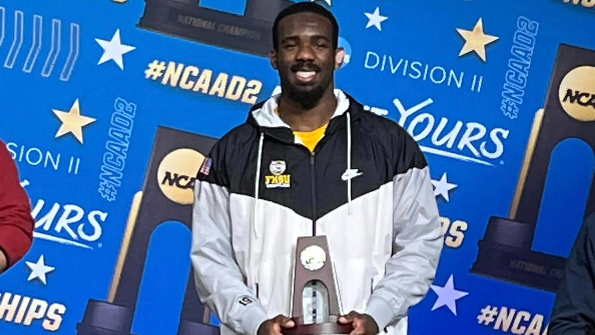 Tereus Henry podium 24-25