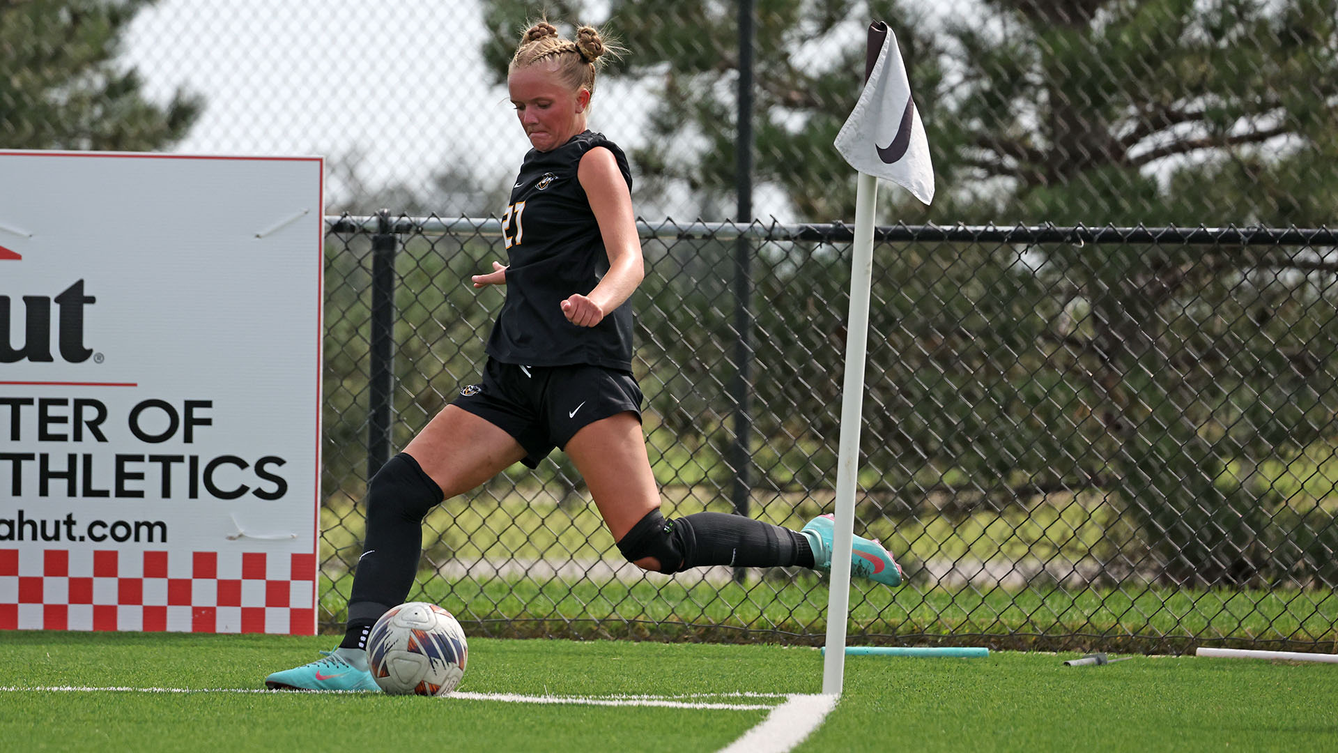 Olivia Mouw taking a corner kick
