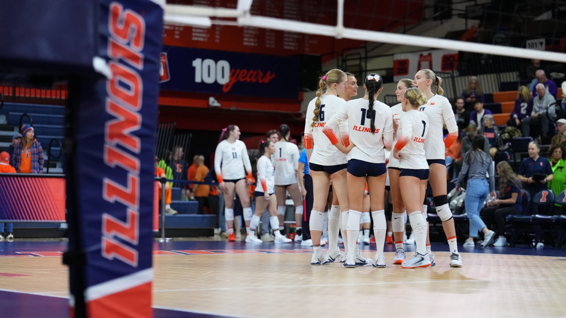Illini VB vs Northwestern - huddle
