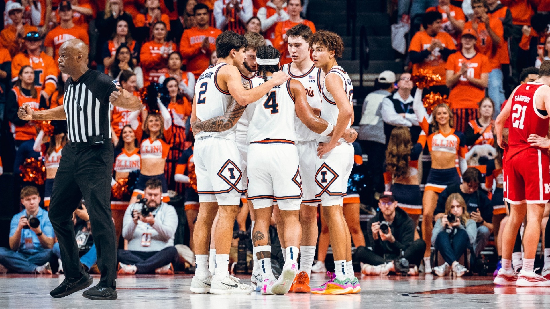Illinois MBB vs Nebraska - huddle