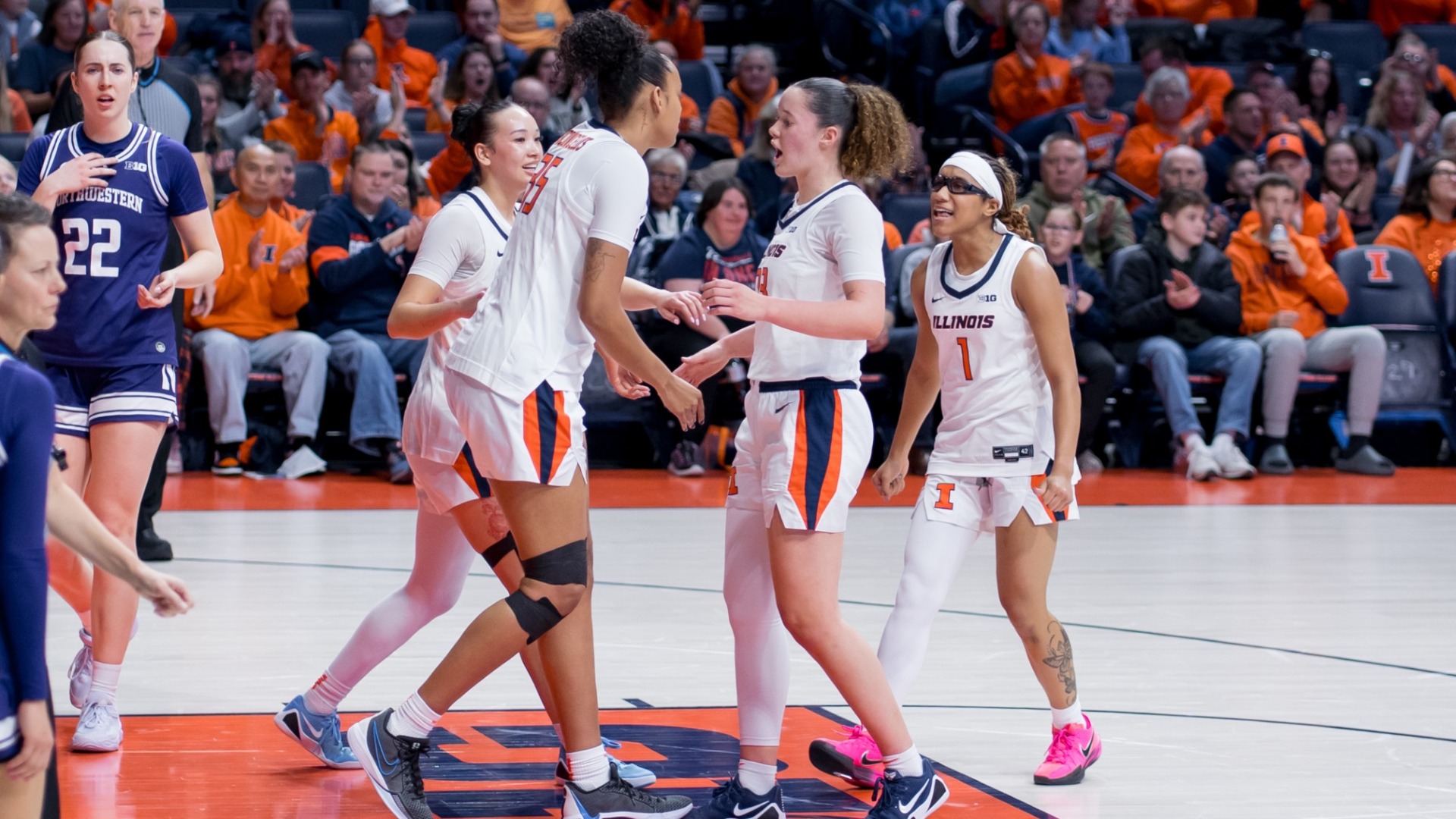 CHAMPAIGN, IL - January 18, 2026 - \soc during the match between the Florida Gators and the Illinois Fighting Illini at Demirjian Park in Champaign, IL. Photo By Lucas Sun/Fighting Illini