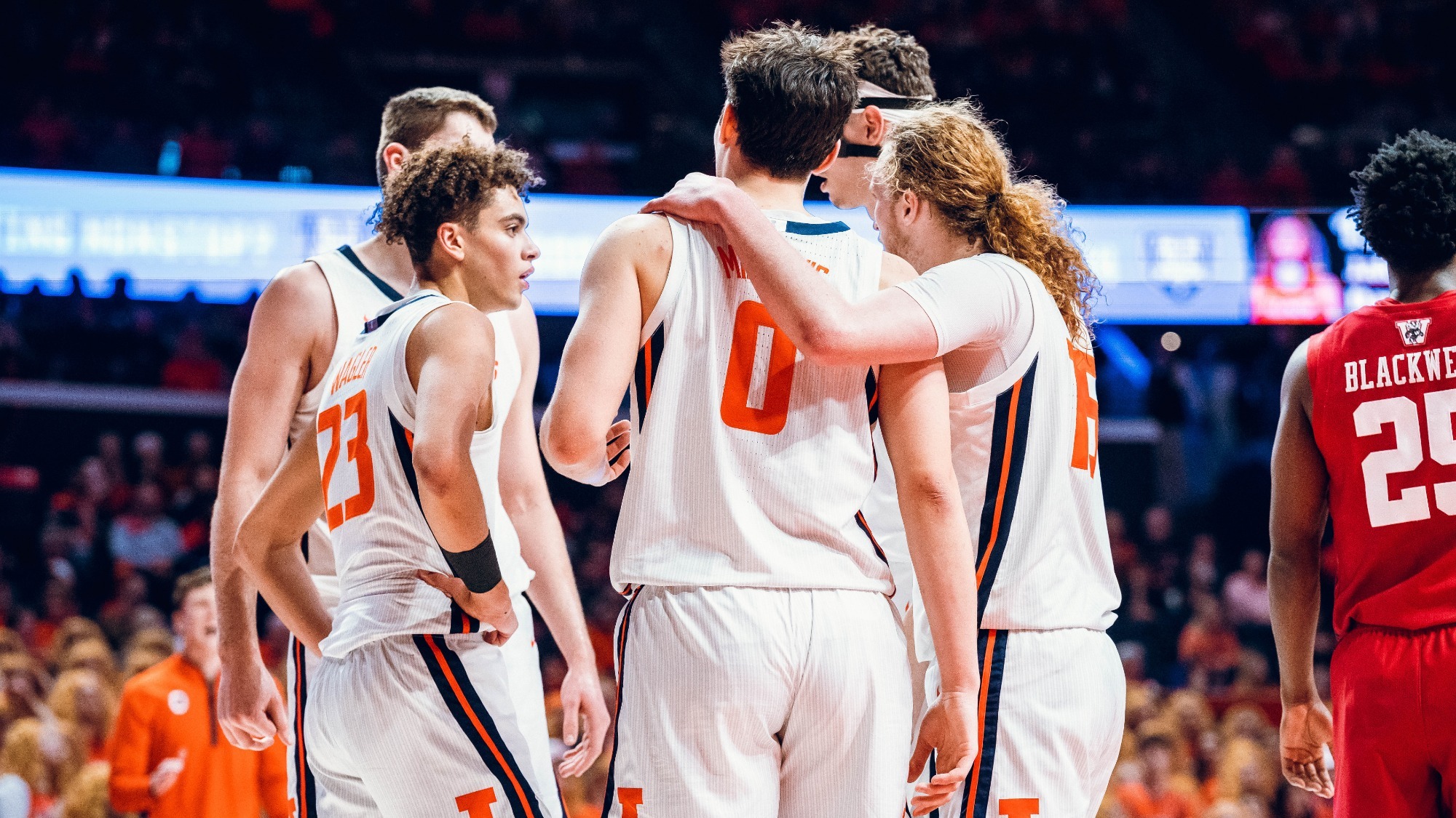 Team huddle vs. Wisconsin - 2-10-26 (Courtney Bay)