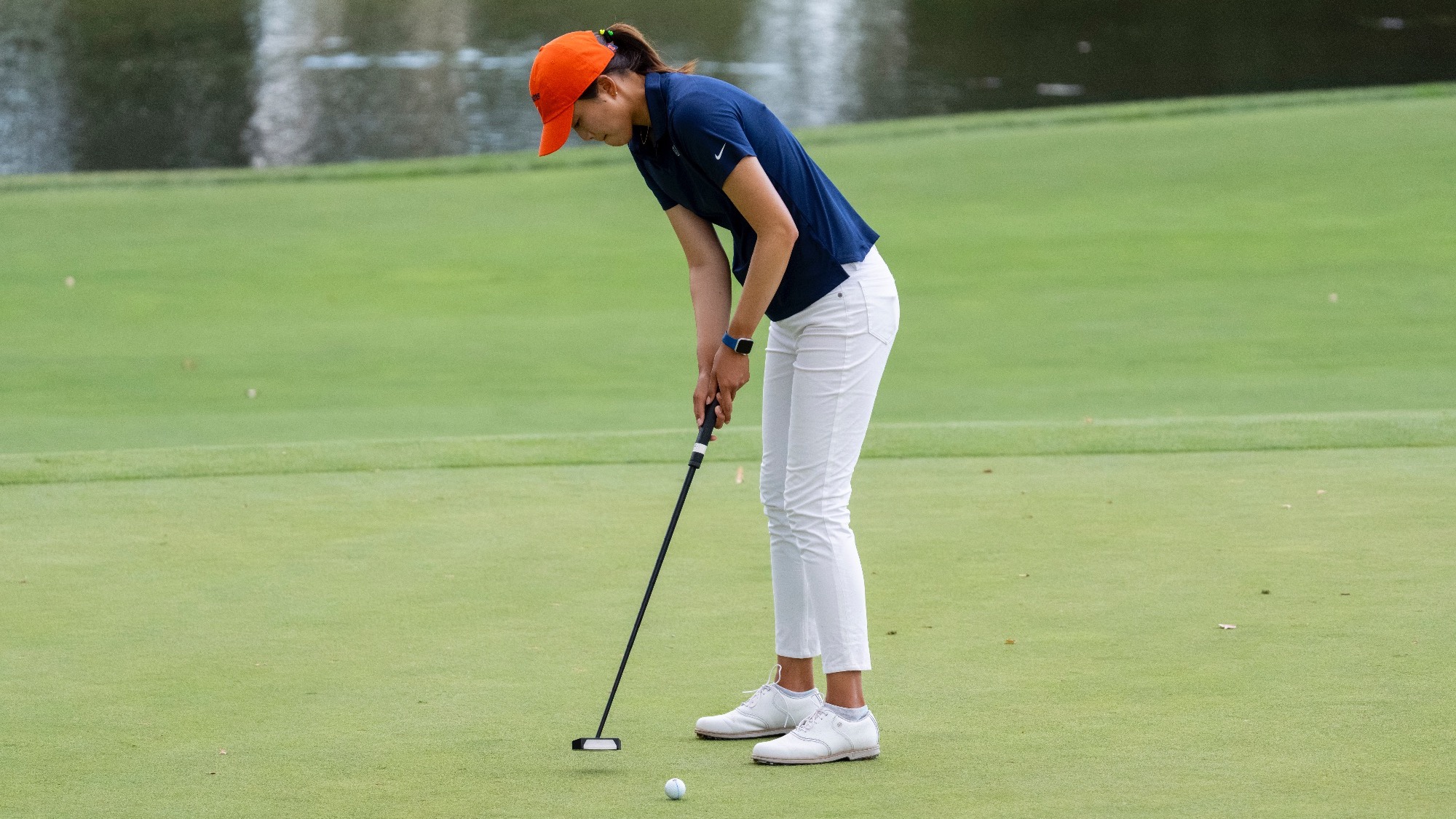 Victoria Zheng putting