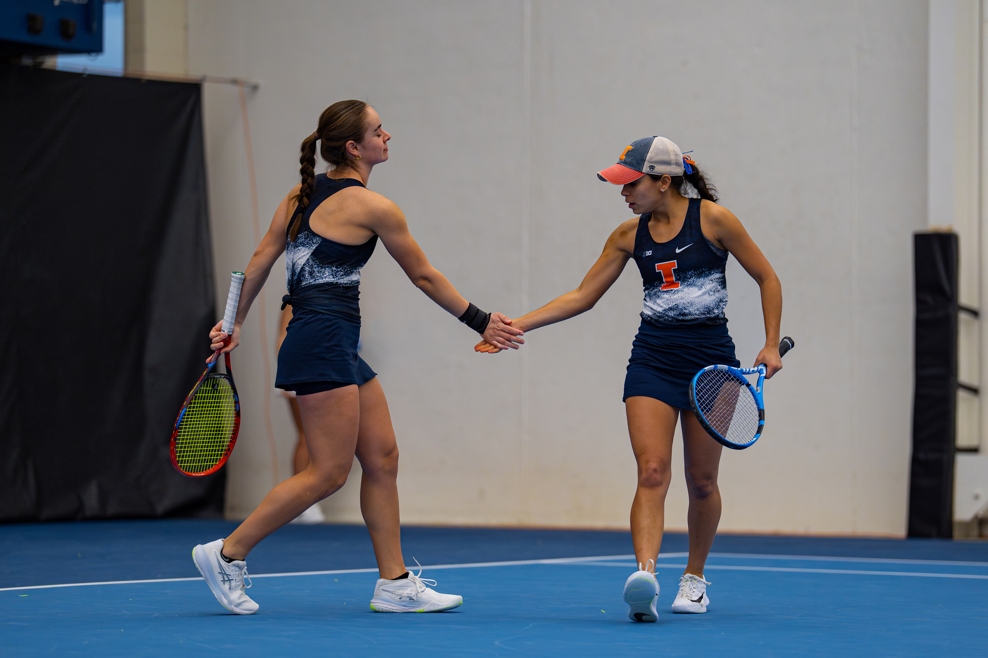 CHAMPAIGN, IL - February 06, 2026 - The match between the UNC Tar Heels and the Illinois Fighting Illini at Atkins Tennis Center in Champaign, IL. Photo By Fighting Illini