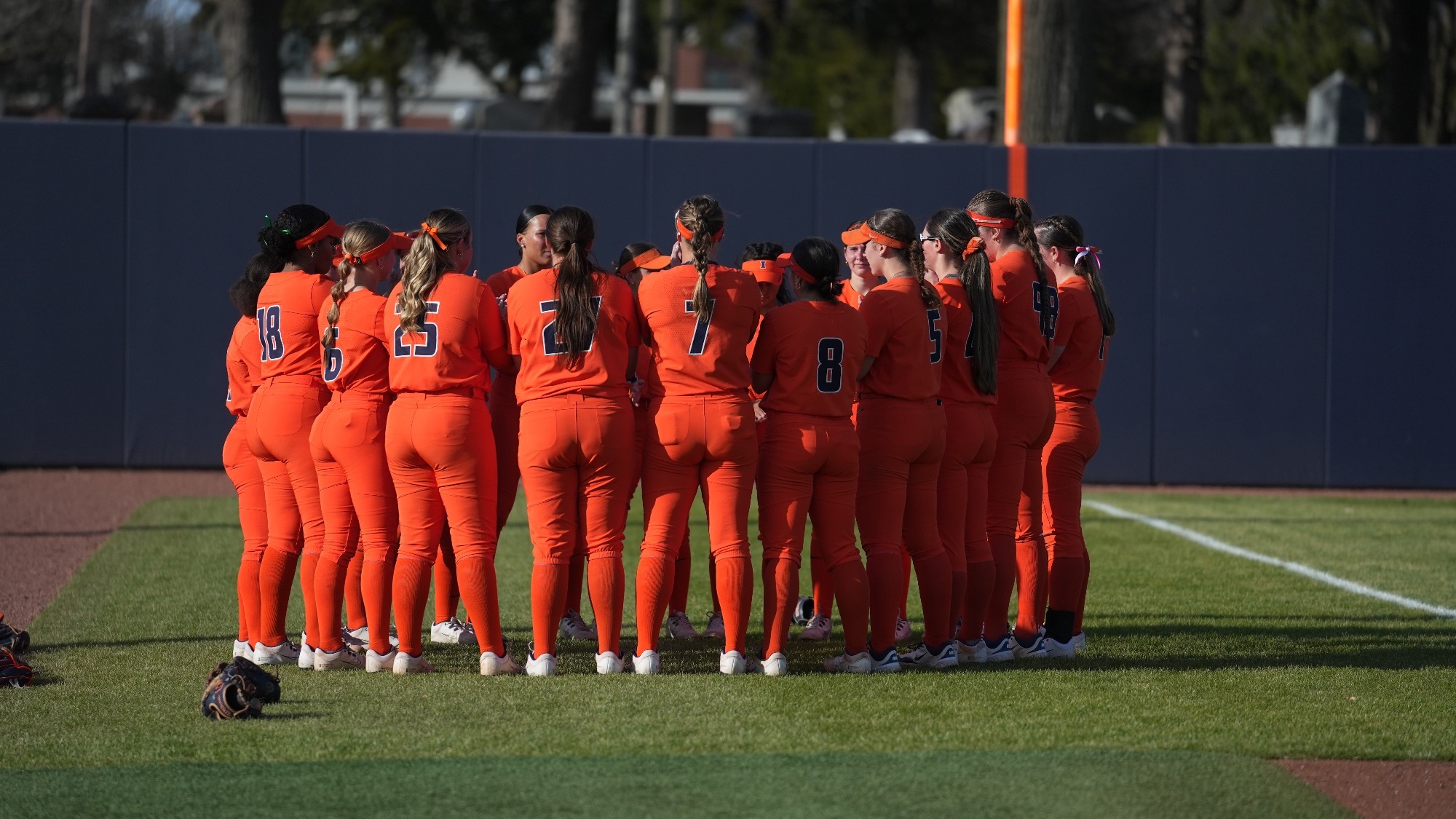 Illinois softball huddle