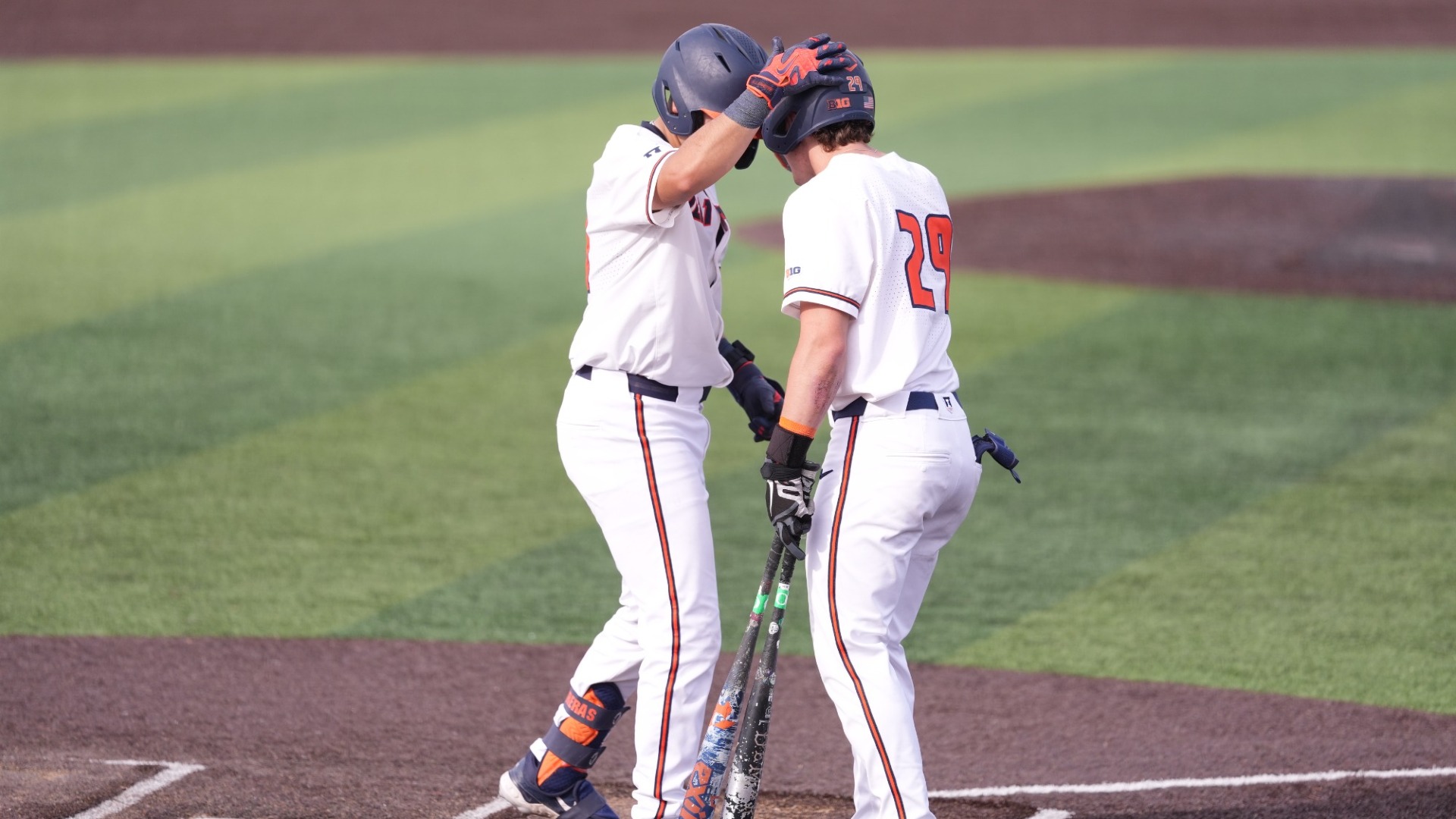 ILLINI BASE: vs Oregon Game 1 - Groves/Contreras