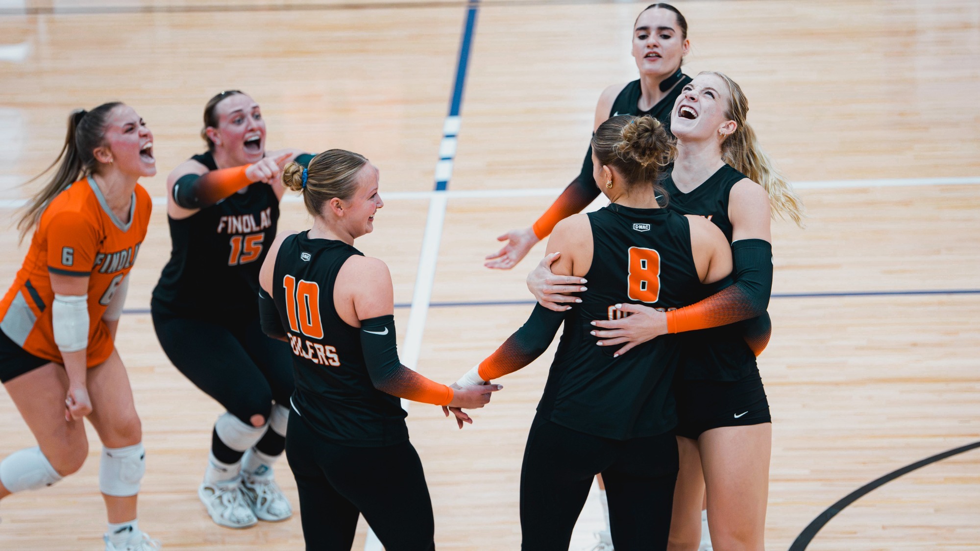 Volleyball Celebrates Day One Regional Crossover 10.16.26