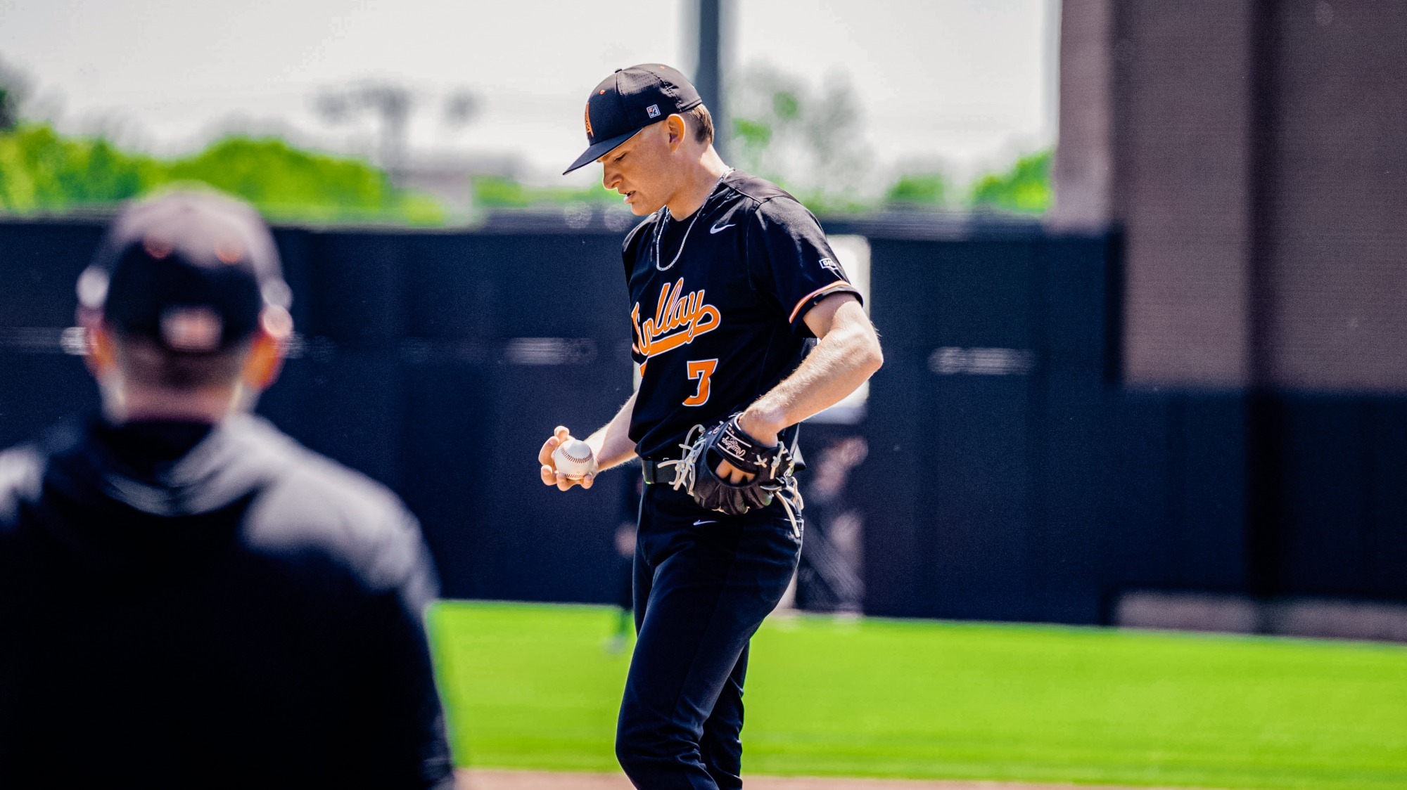 Colin Becker Look at Ball
