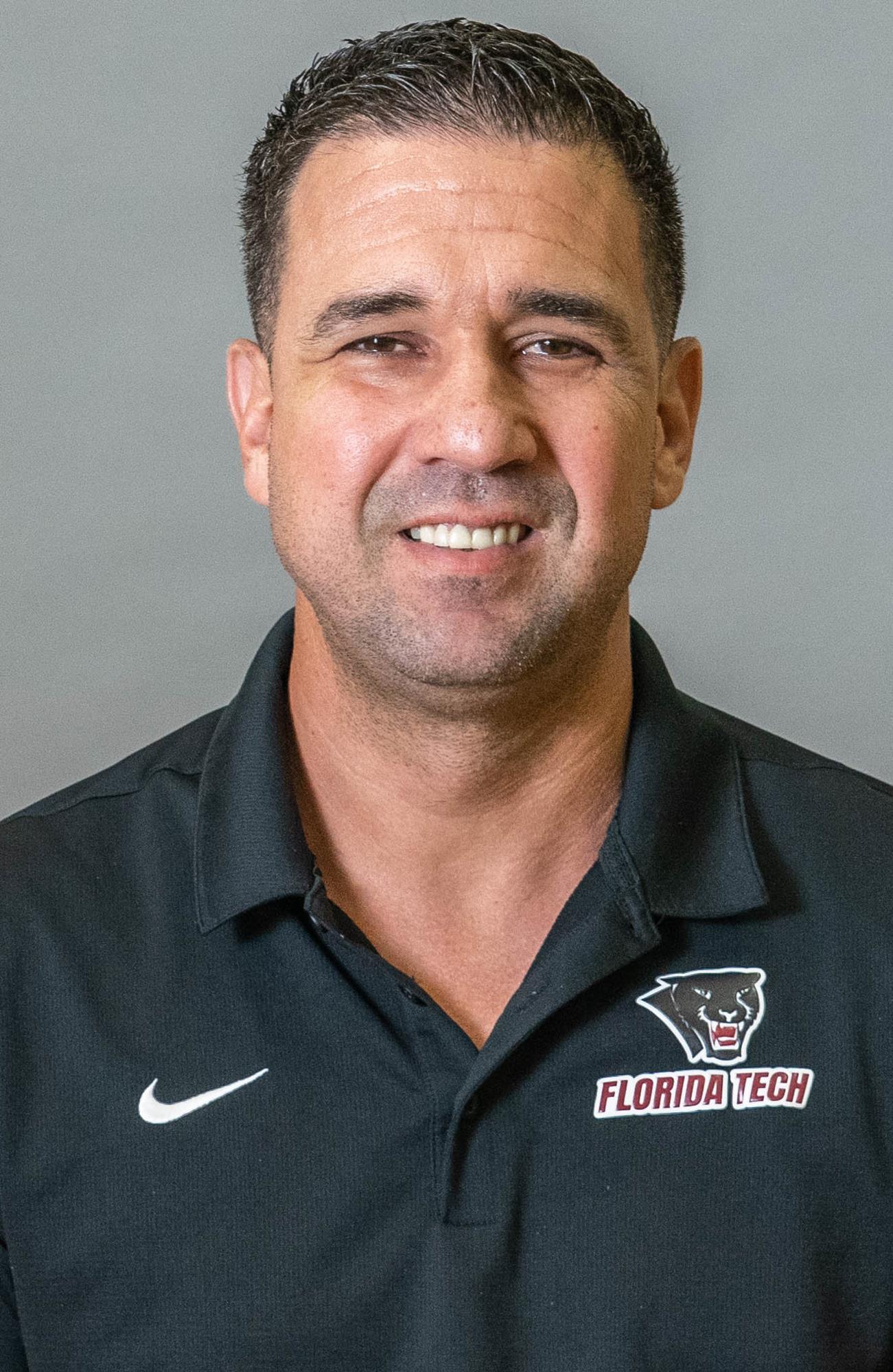 Luis Velez