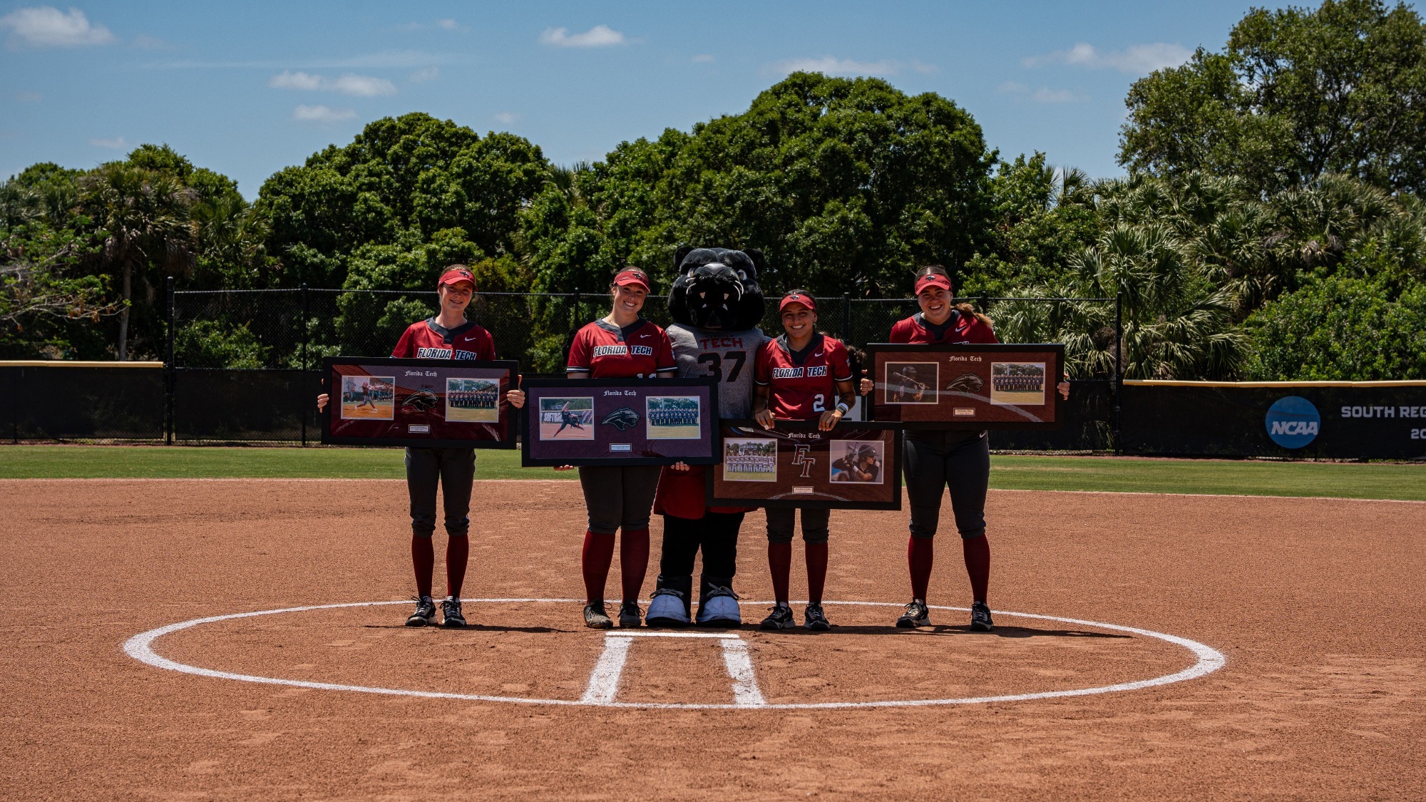 2025 Softball Senior Day Picture