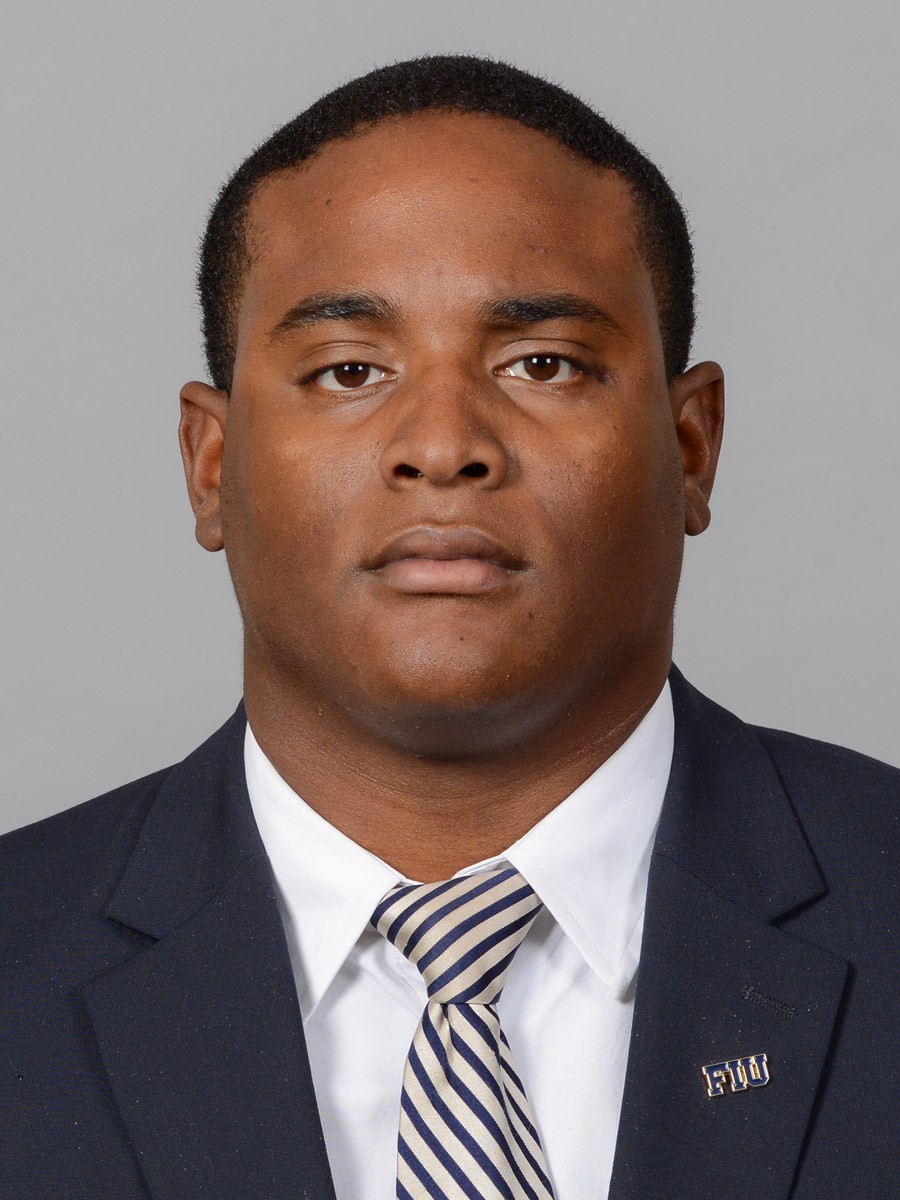 Kasey Smith Head Shot (2015)