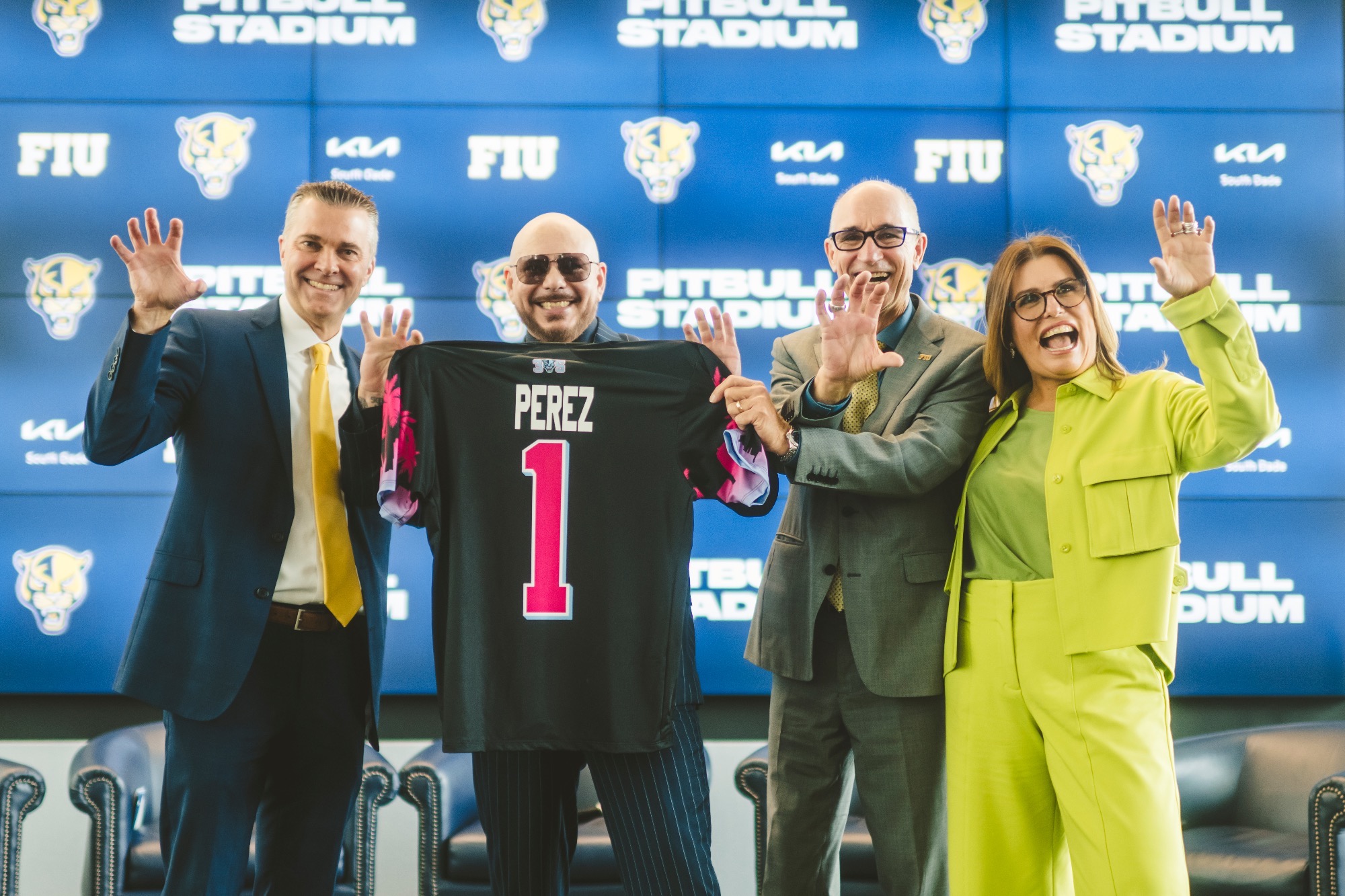 PitbullAnnouncementWebPhoto24