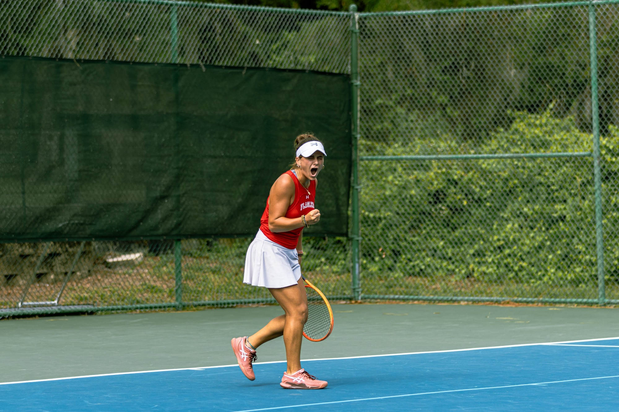 Sofia Balsera yelling after a victory