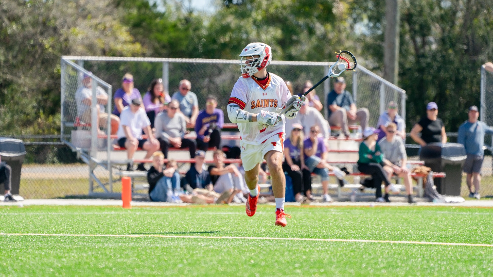 Trace McDonald scan the field for an open teammate