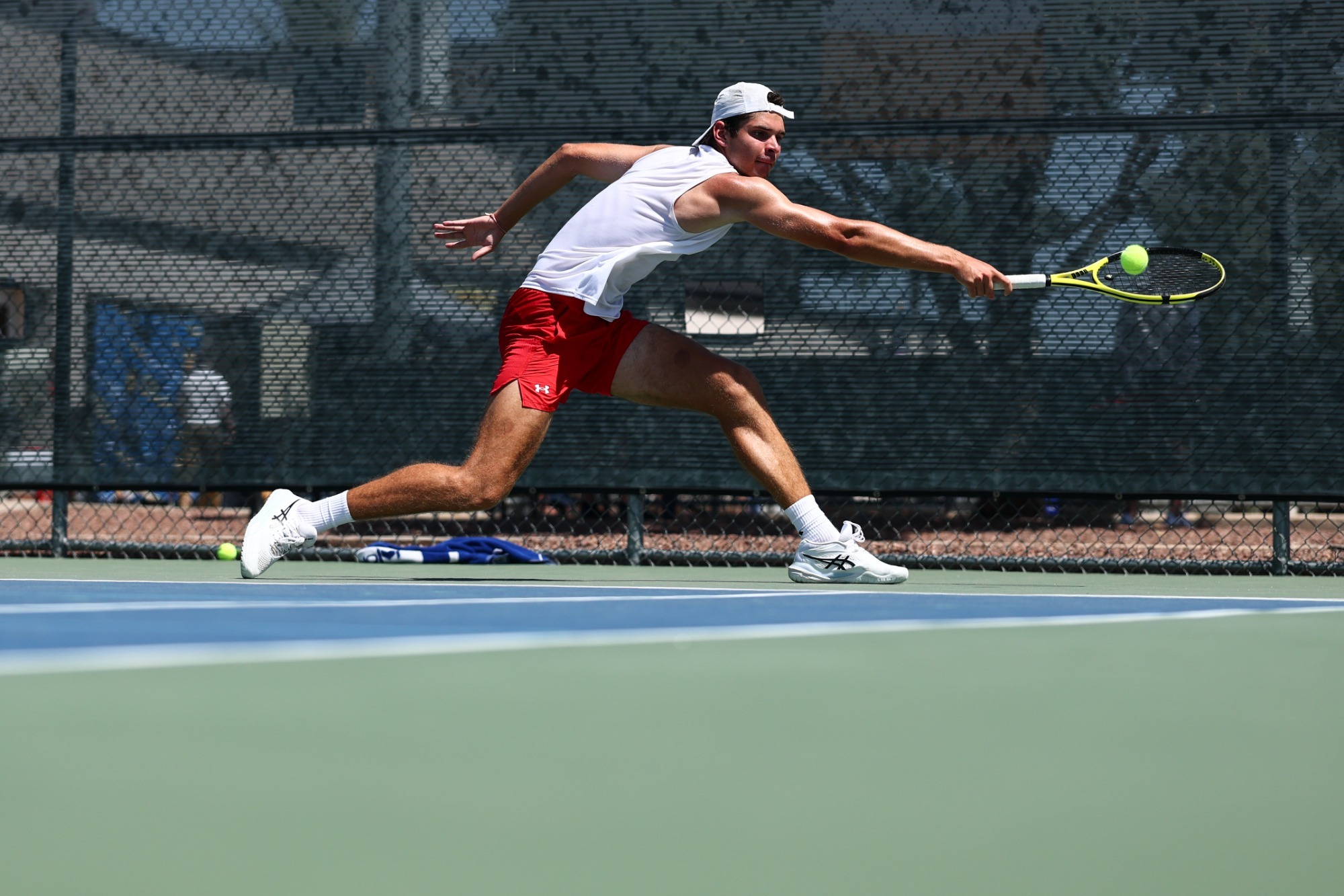 Oliver Hradilek extending for a ball
