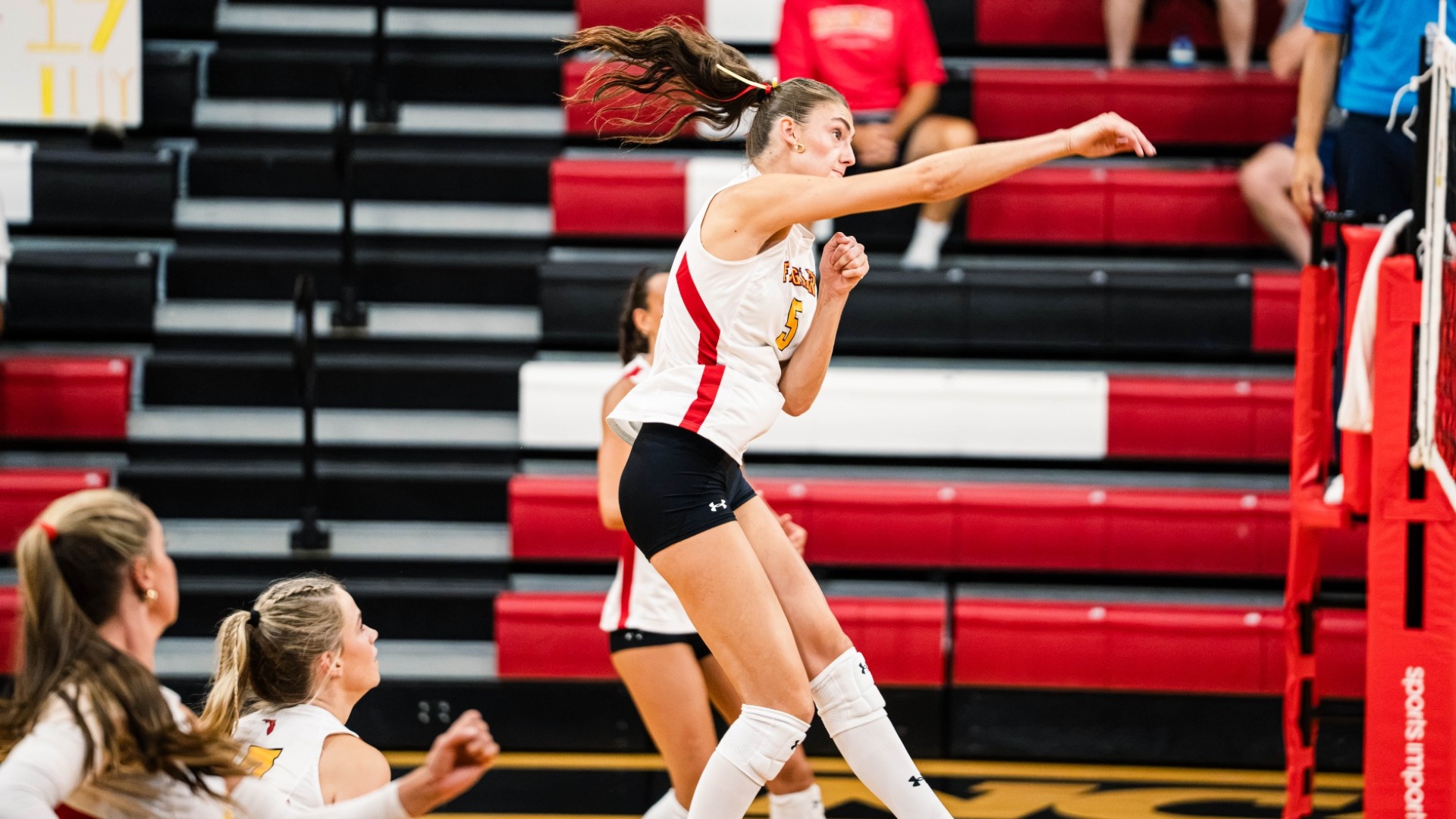 Gia Lowe attacking the ball