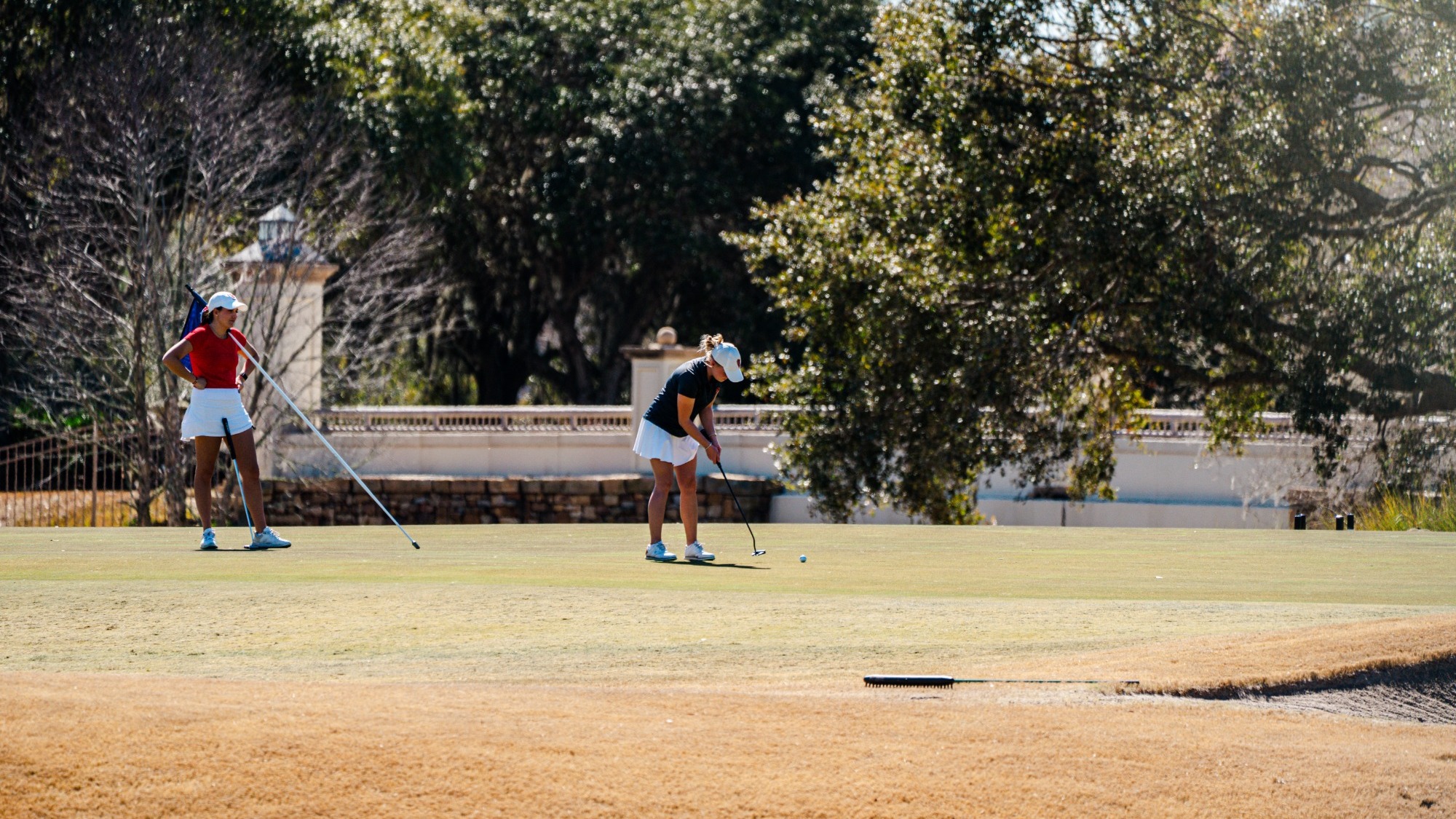 Henriette Stranda putting