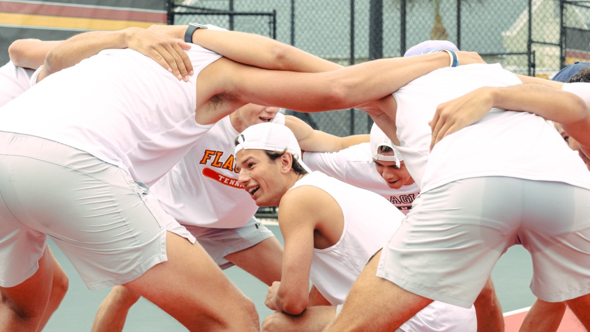 Ilian Borlee in the center of the huddle