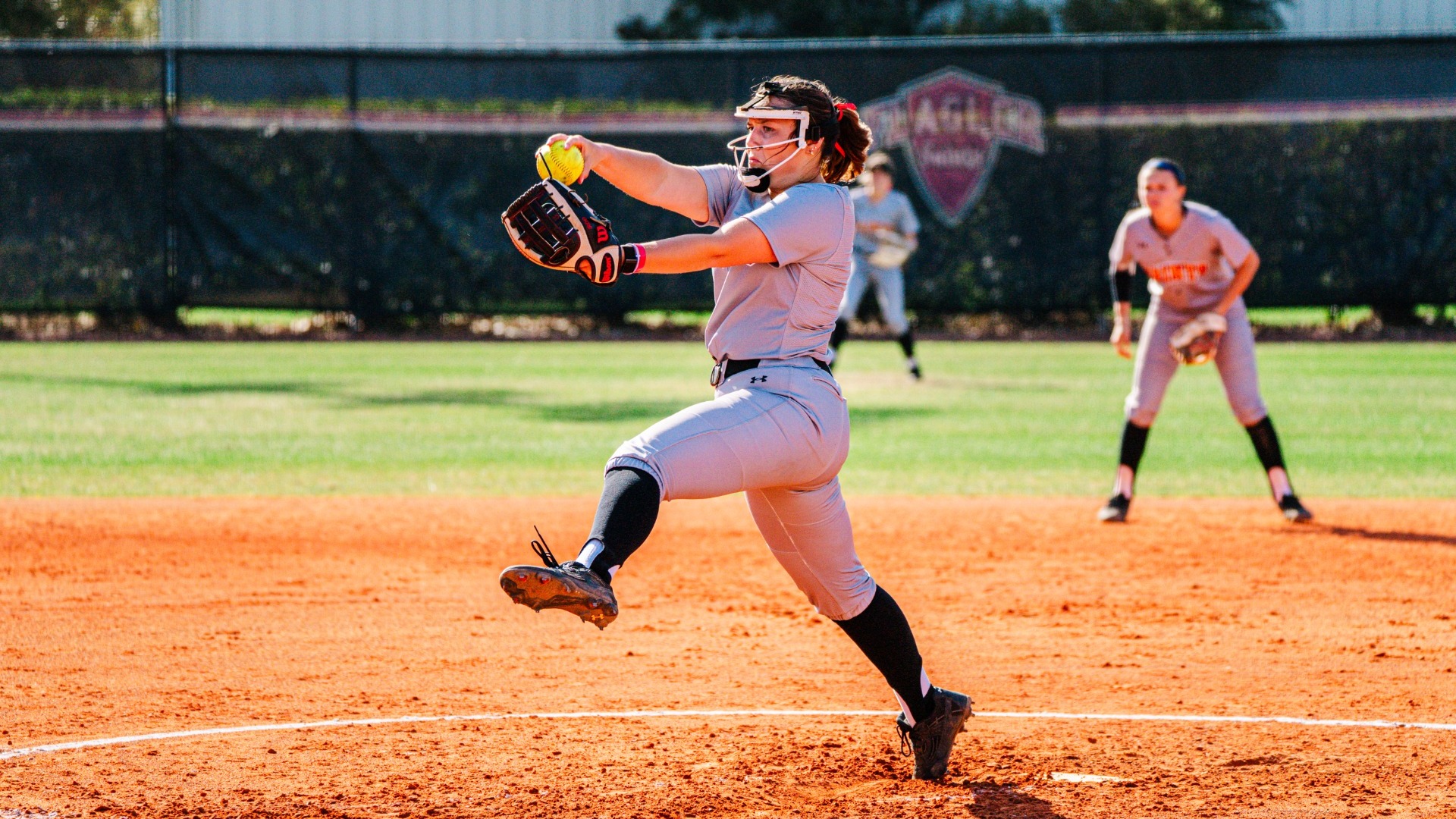 Riley Rowe throwing a pitch