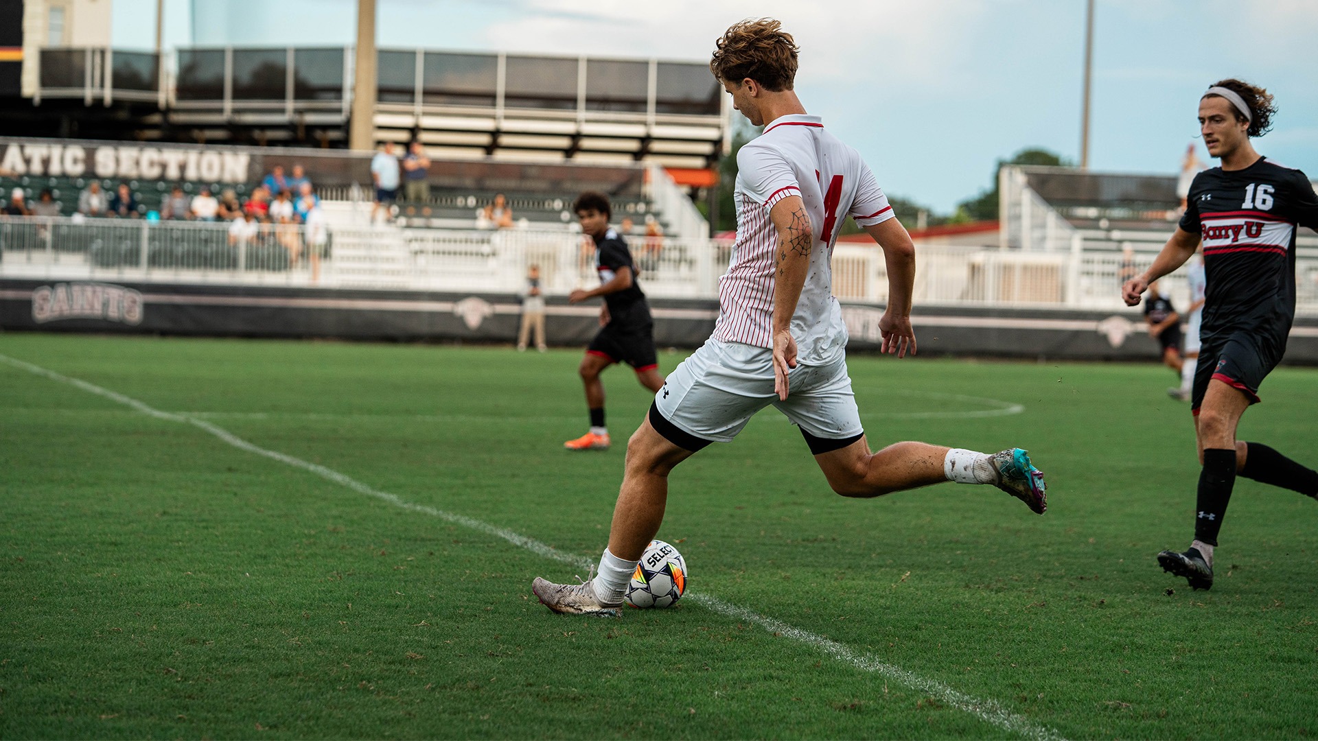 Tristan Vendelin passing the ball against Barry