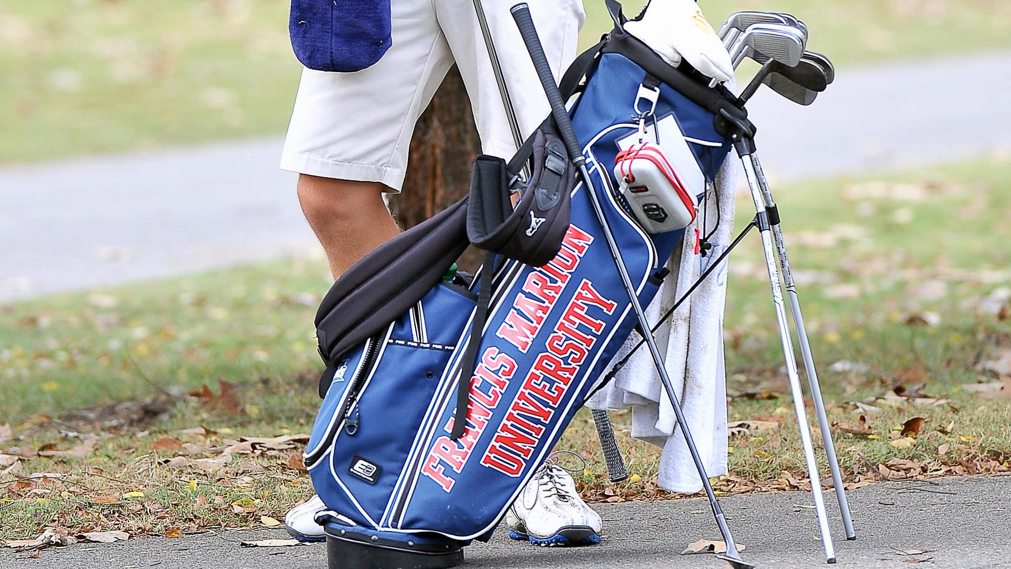 GOLF bag standing HERO SHOT