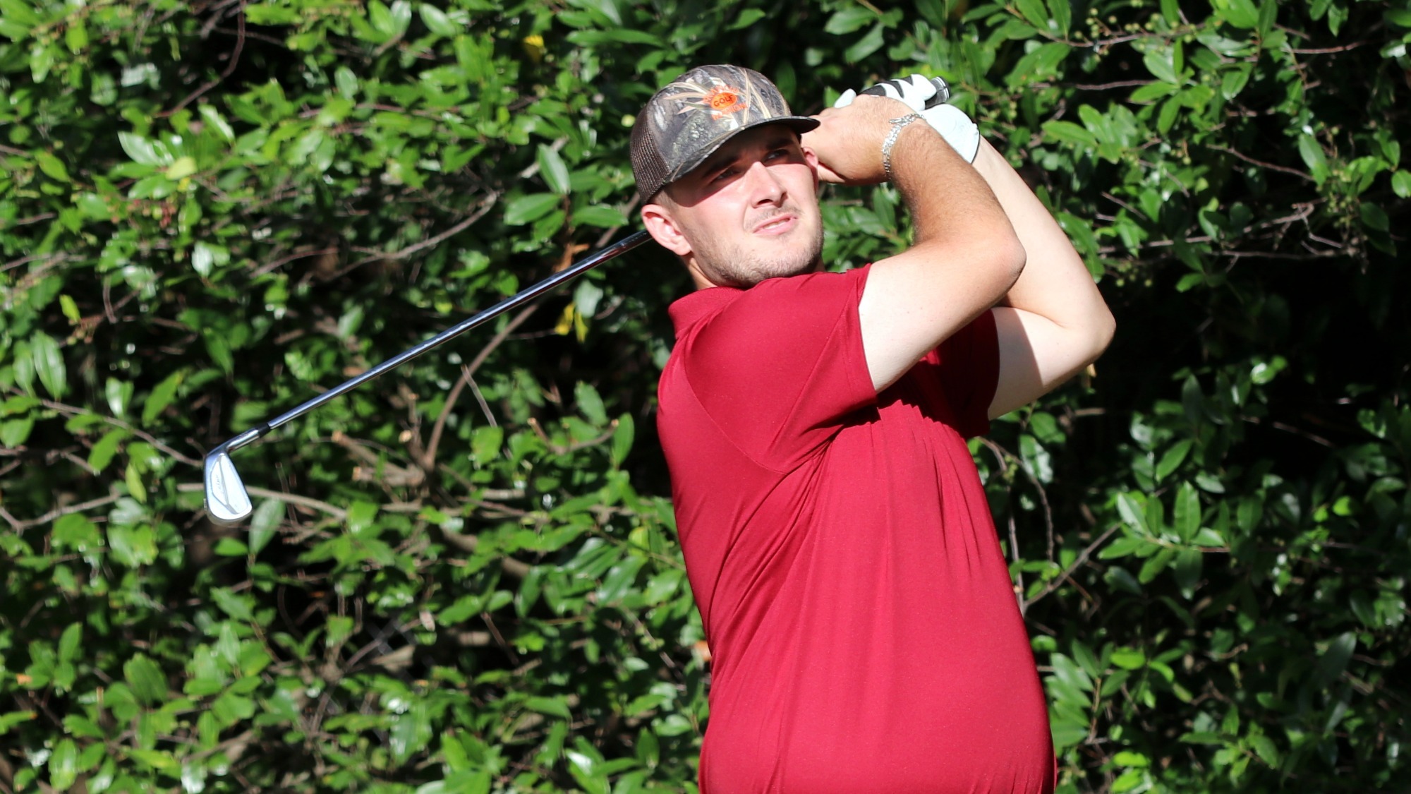 GOLF26 Pake June teeing off in red