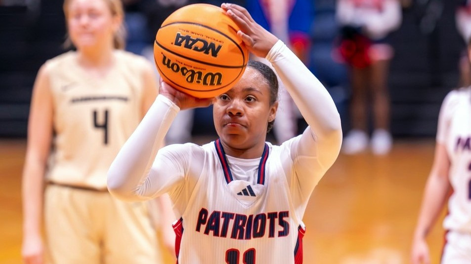 WBB26 Tyra Myers shooting vs Anderson