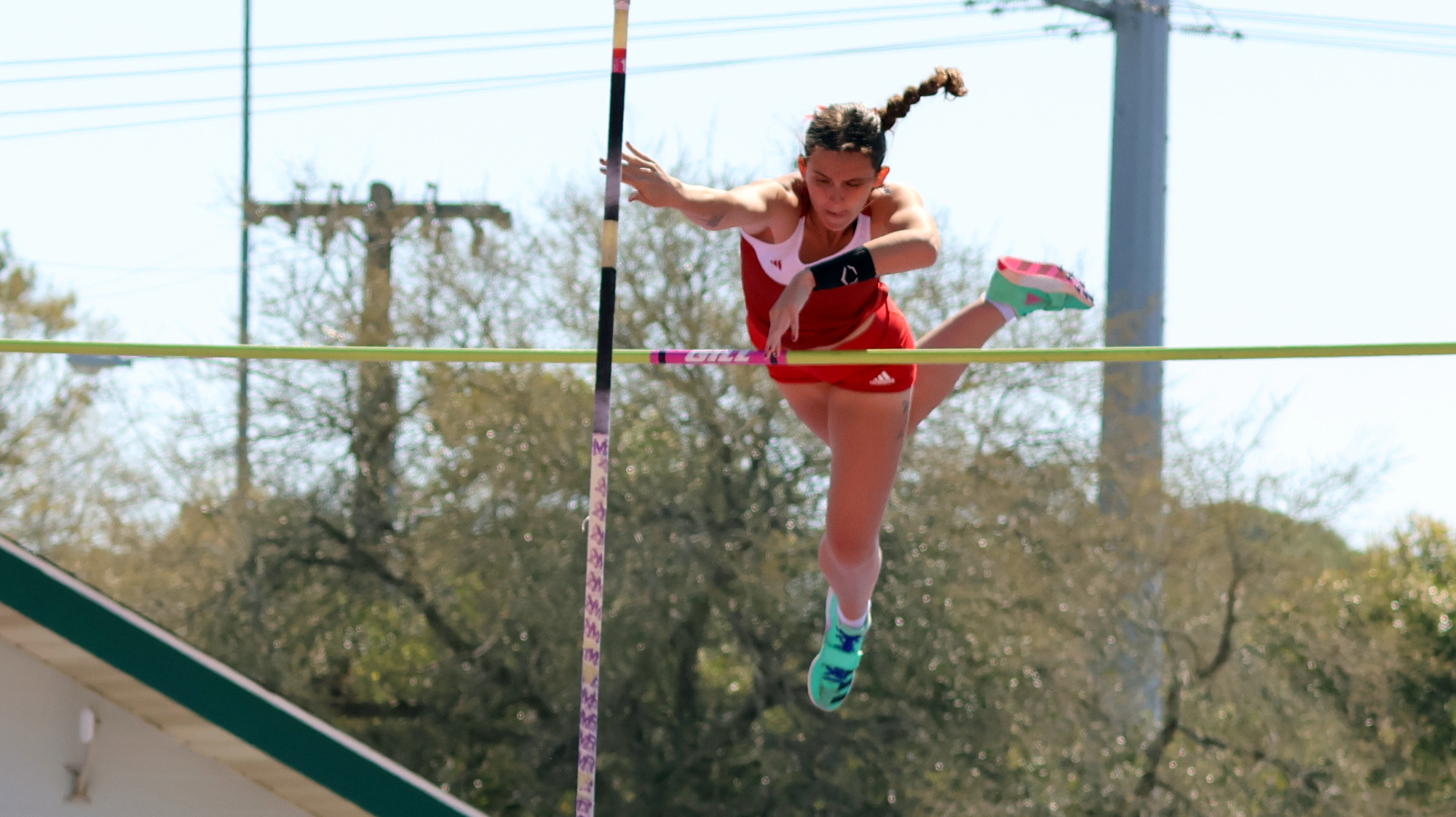 WTF25 Rileigh Lacy pole vault at MB