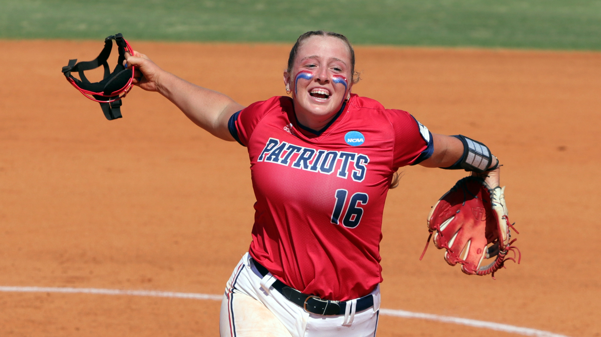 SB25 Jenna Walling celebrating in circle vs GSW