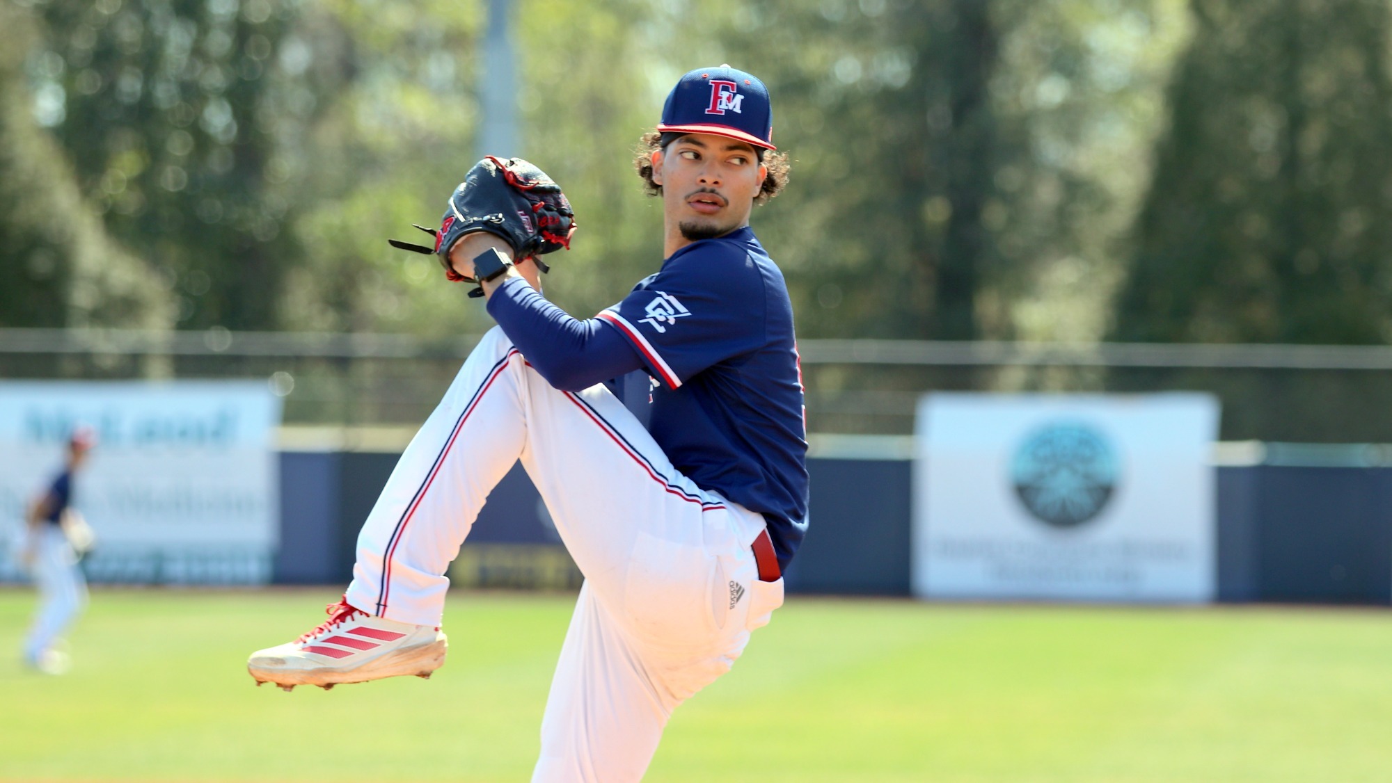 BB26 Eze Rojas pitching in blue