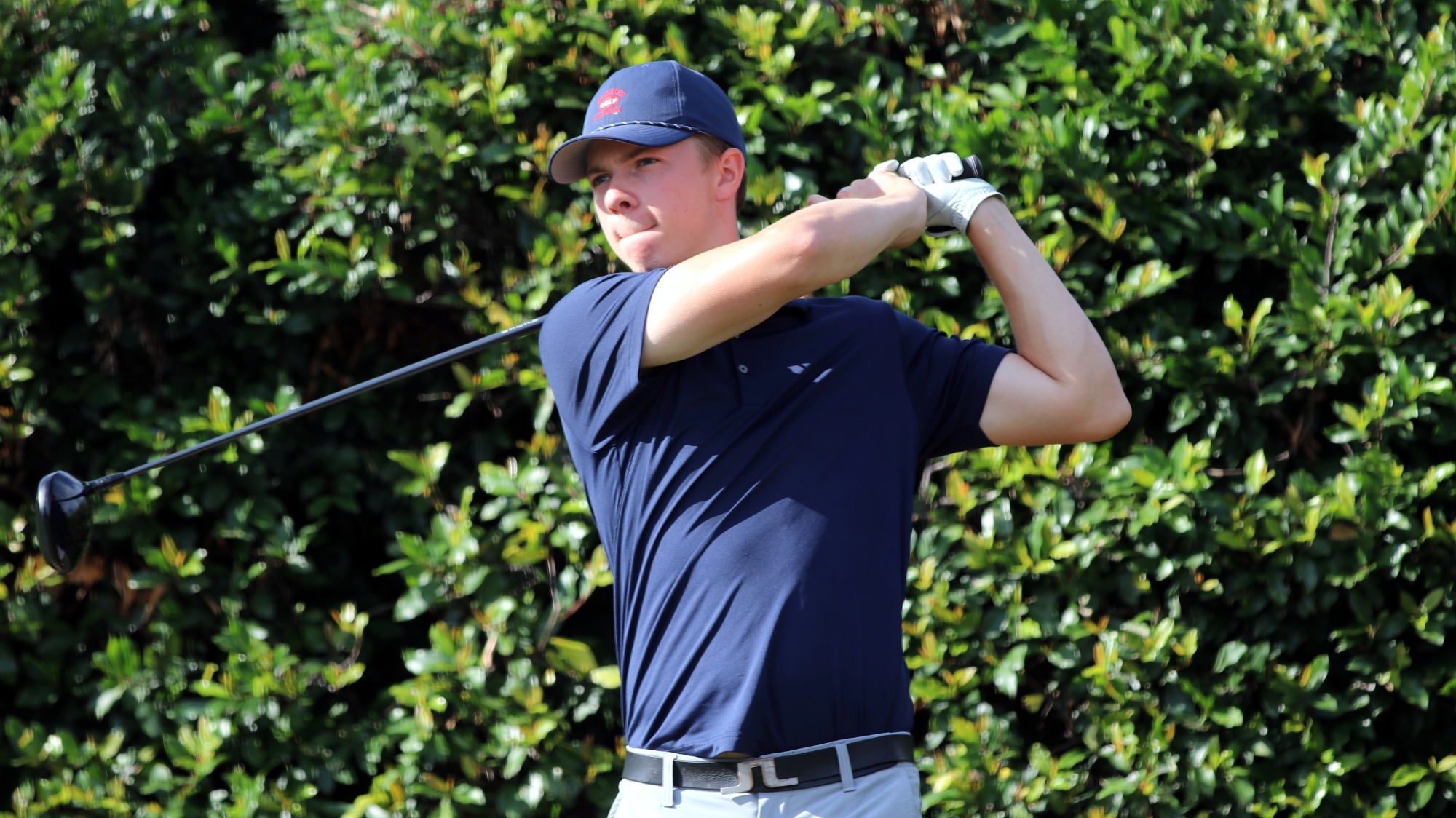 GOLF26 Josh Dugard in blue teeing off