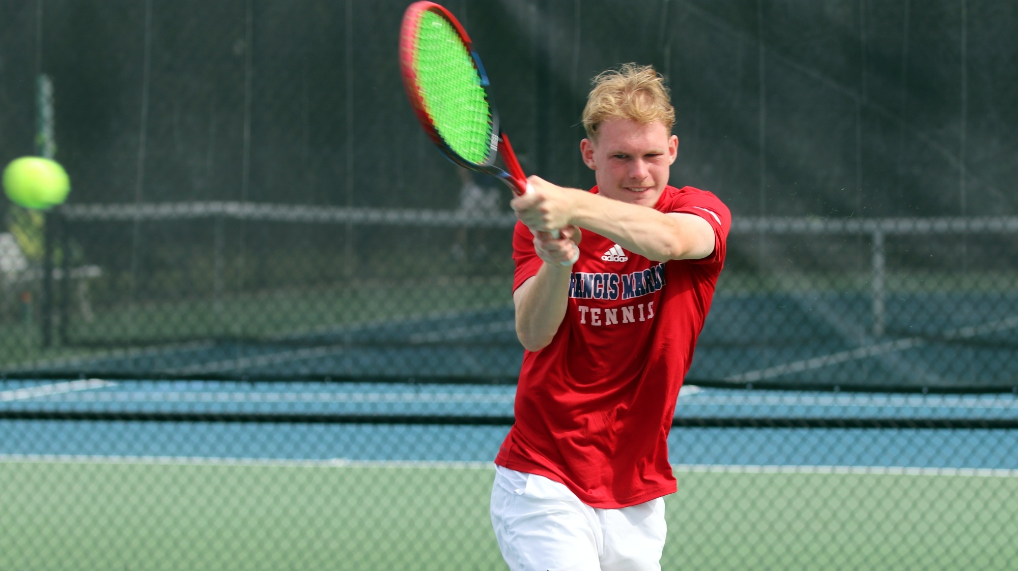 MT26 Bris van Ruiten returns a tennis shot with a back hand