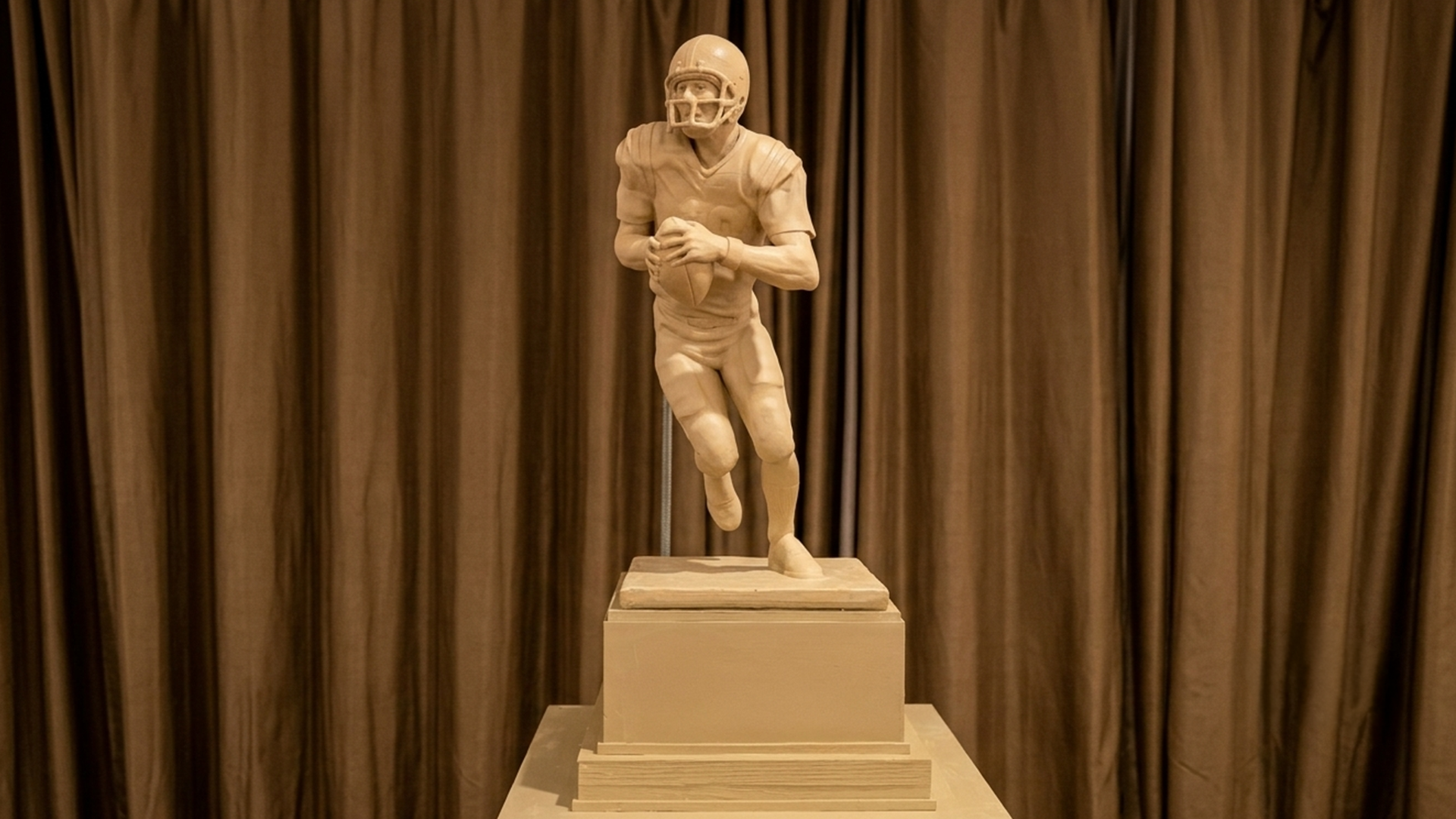 Archie Manning Statue